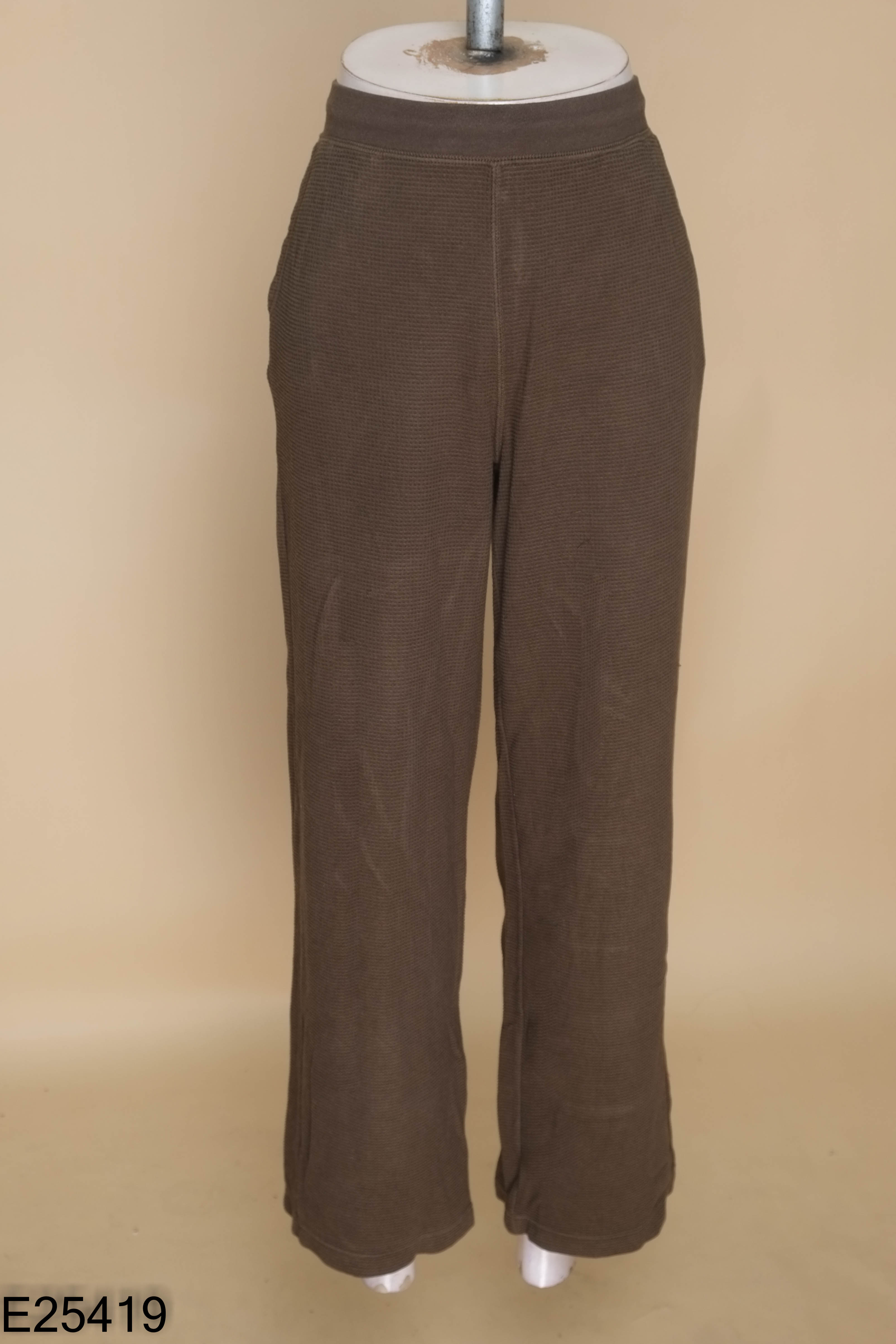 Quần len UNIQLO xanh rêu