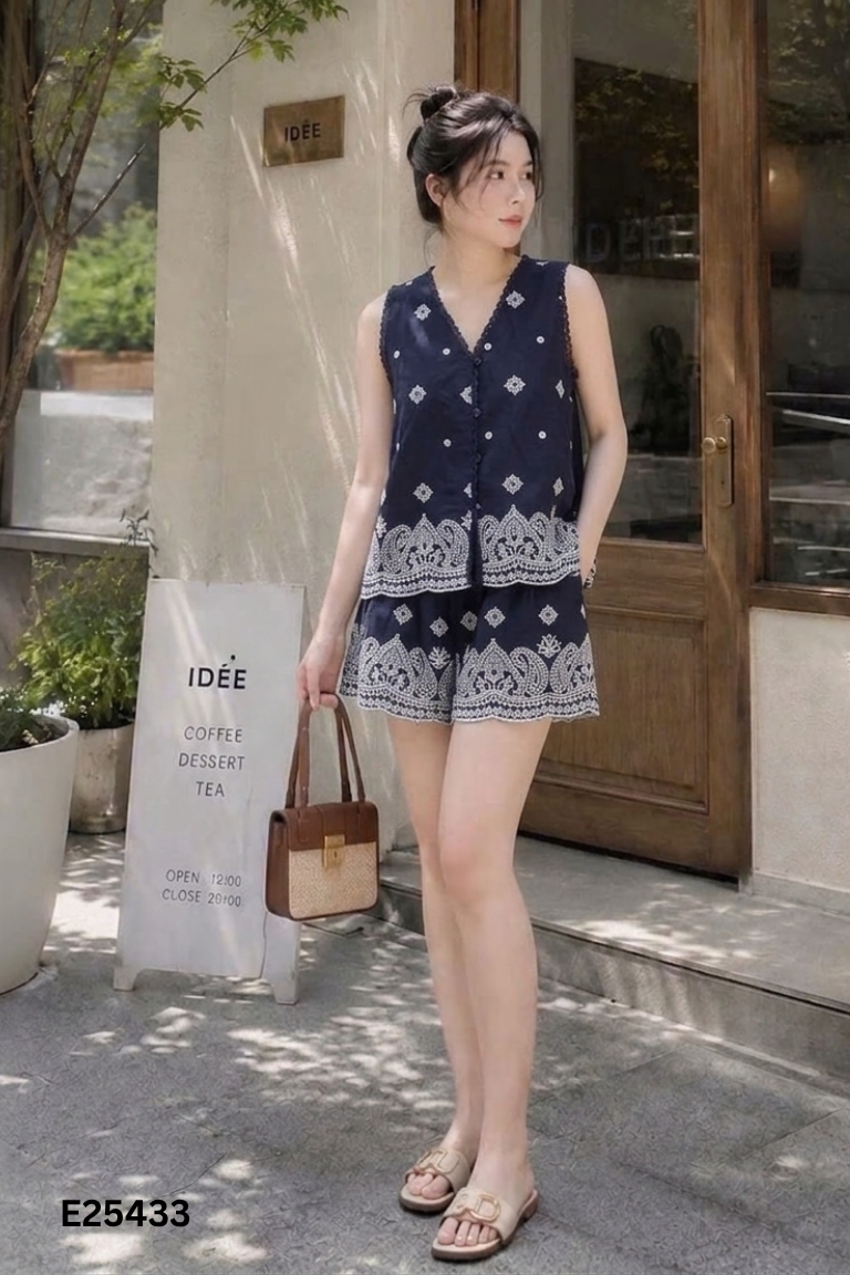 Set áo xanh thêu họa tiết + quần xanh