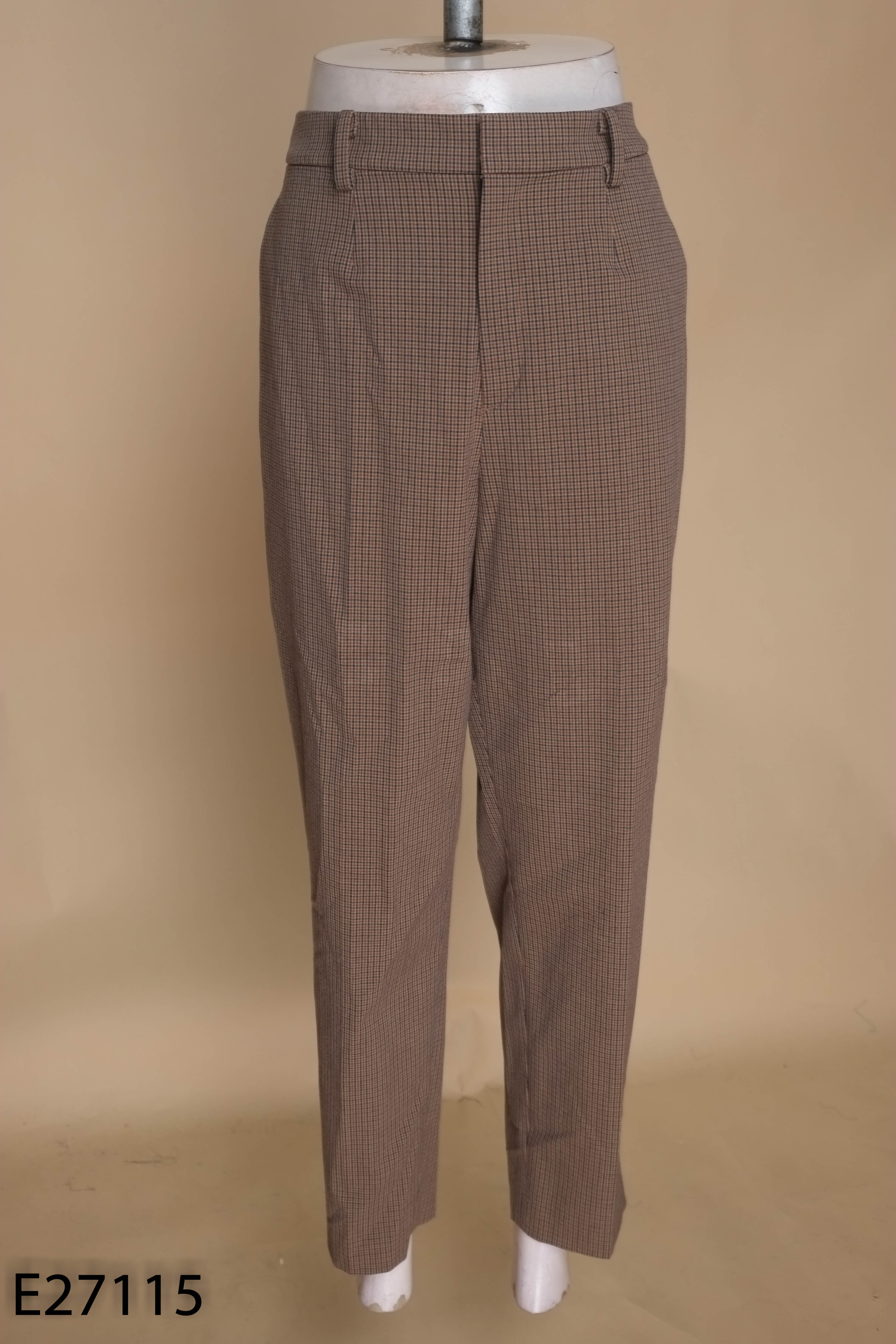 Quần nâu đen caro UNIQLO suông