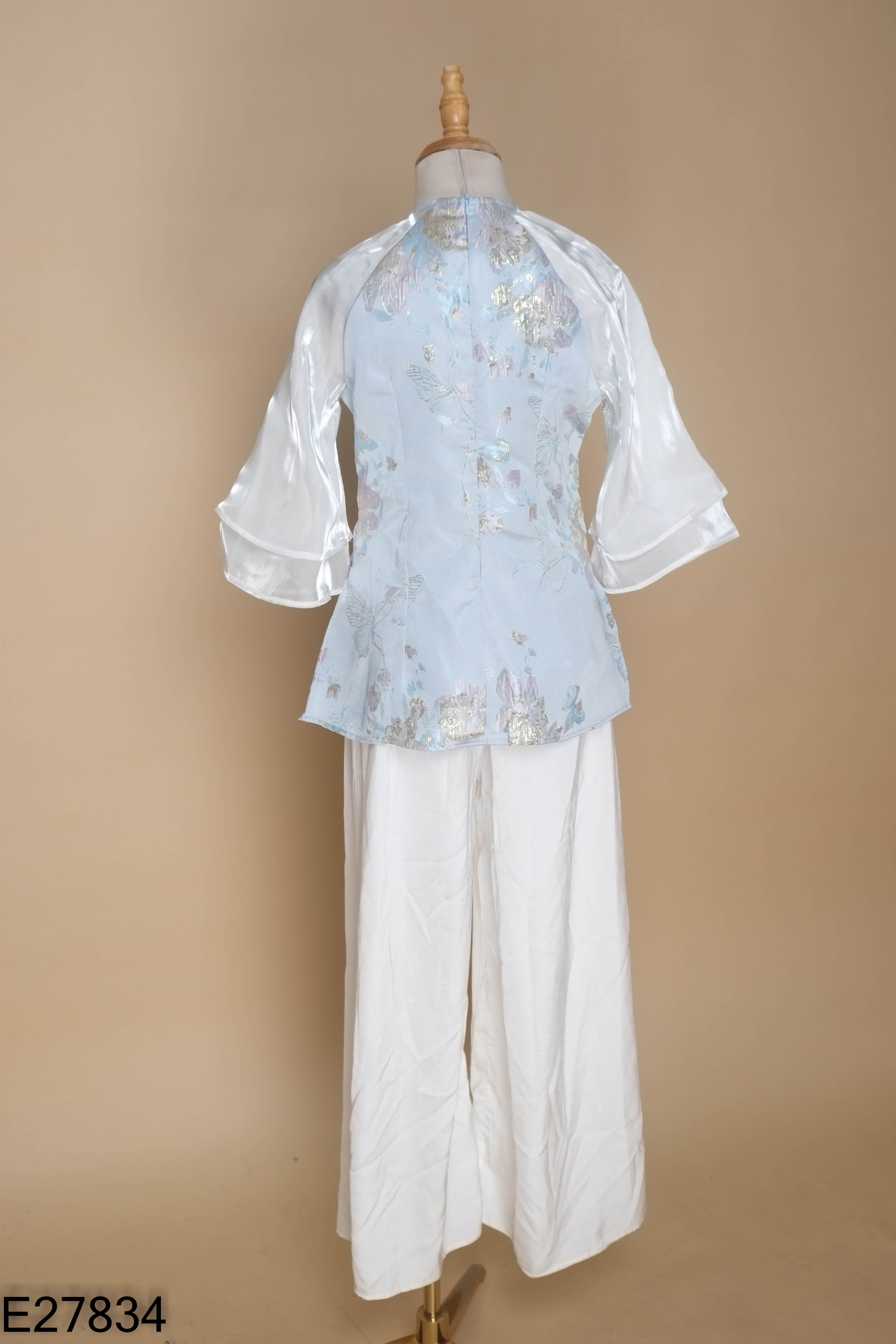 Set áo xanh + quần trắng