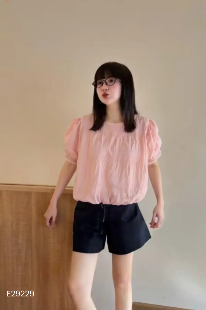 Áo tơ hồng nhăn tay phồng