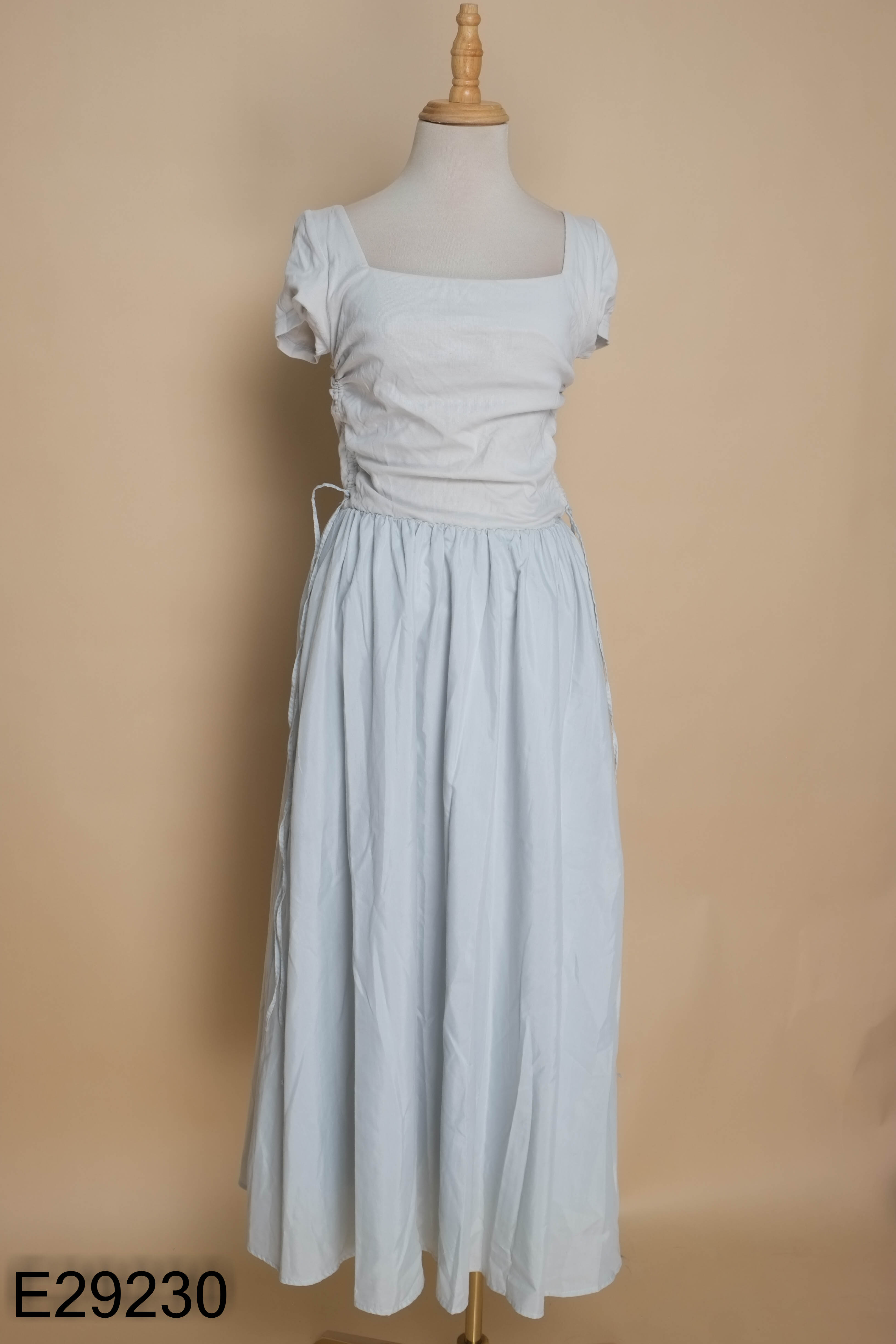 Váy xanh pastel dáng dài