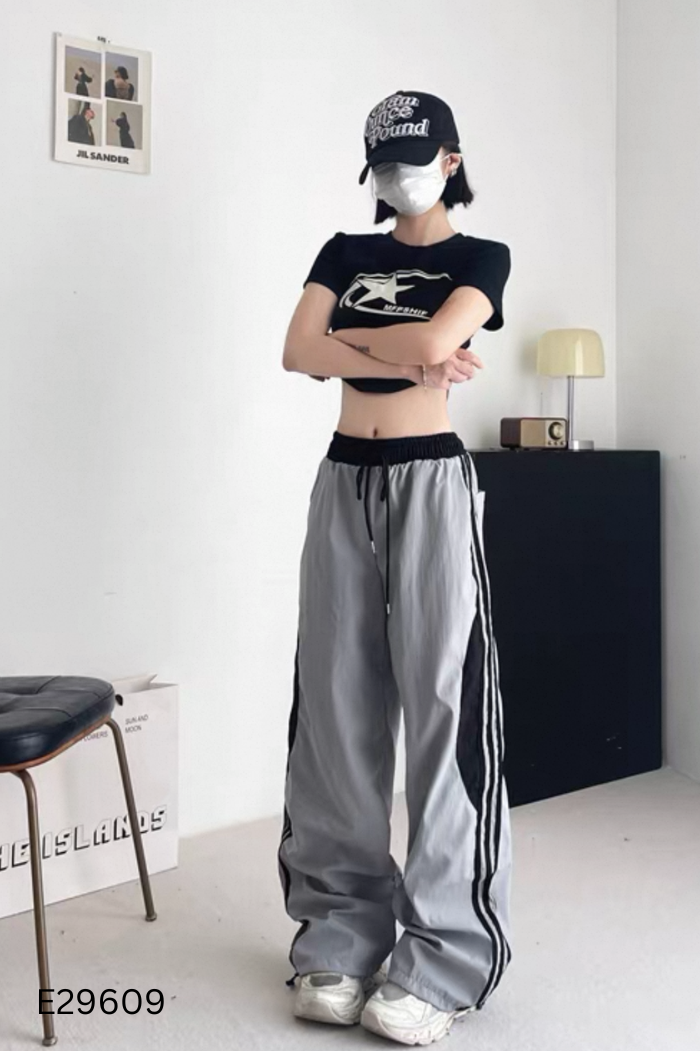 Quần dù be sọc đen