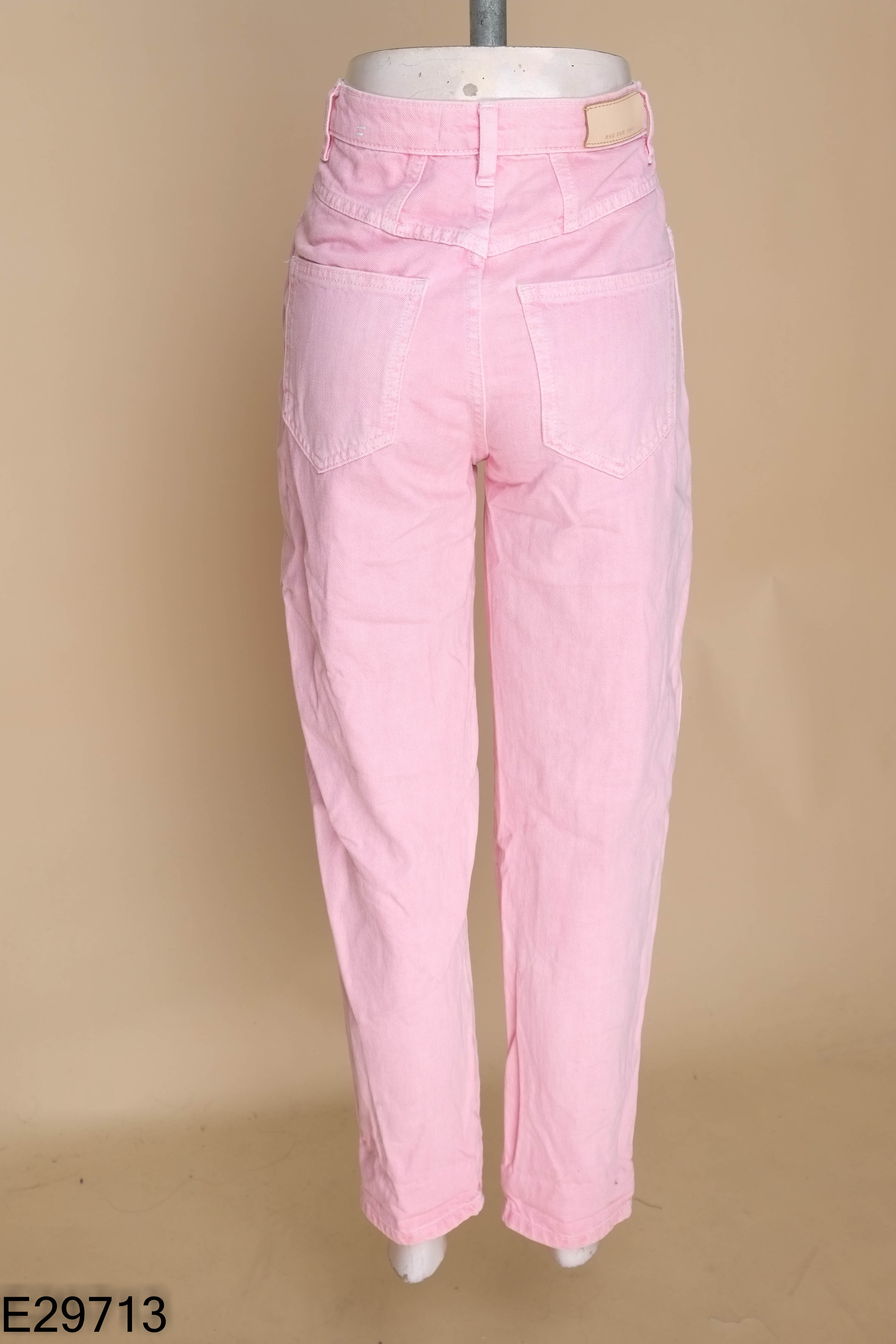 Quần jeans hồng MNG suông