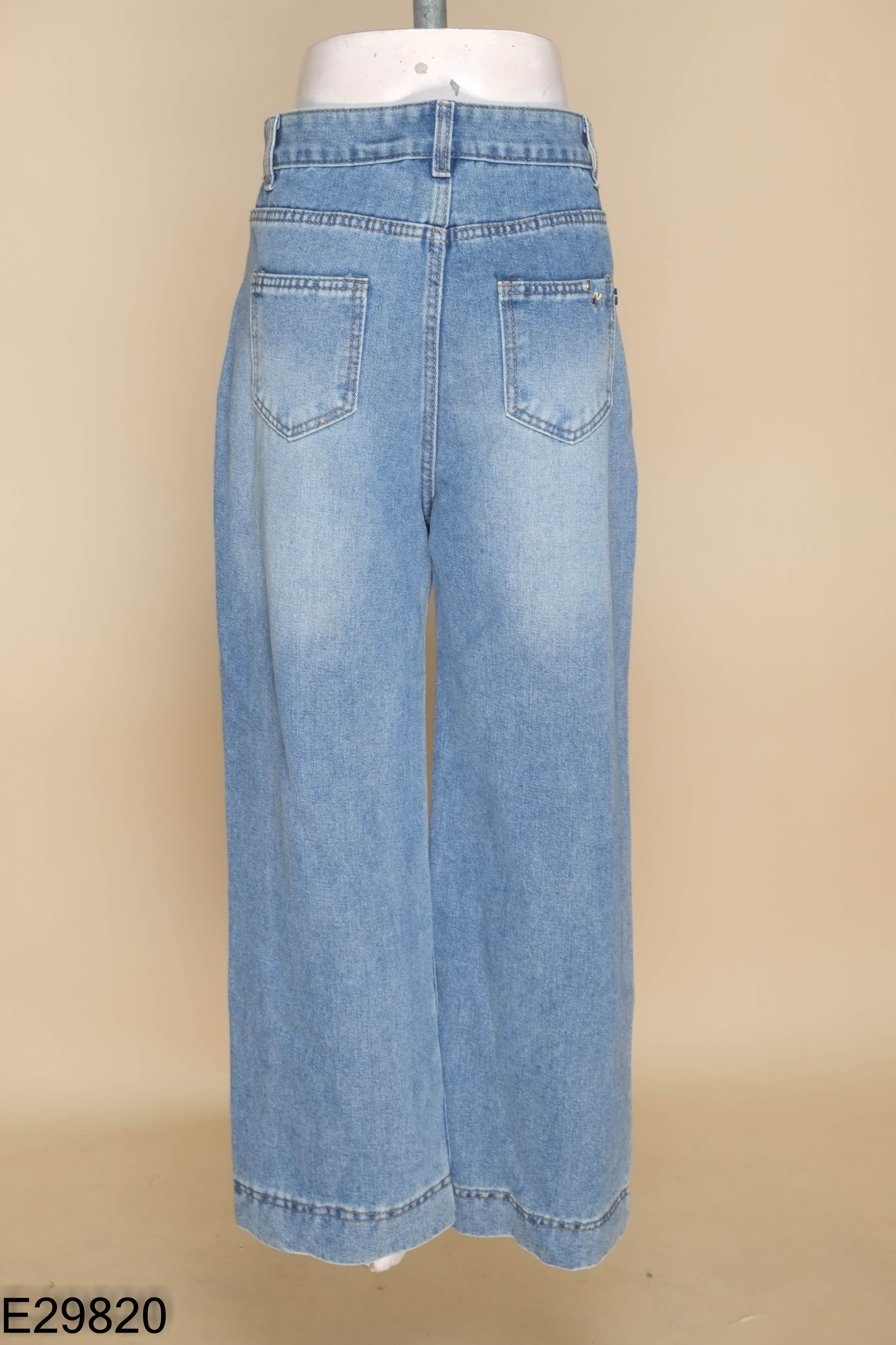 Quần jeans xanh ống rộng trơn