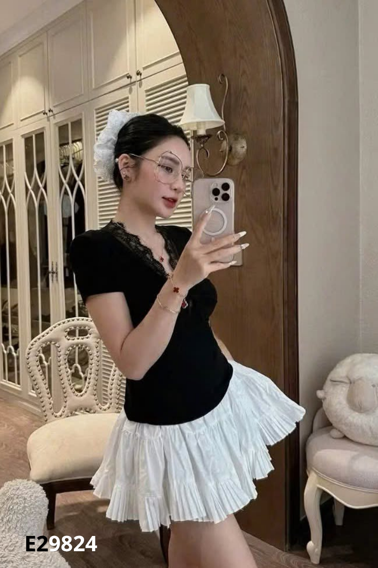 NEWTAG Áo WG.WE đen viền ren