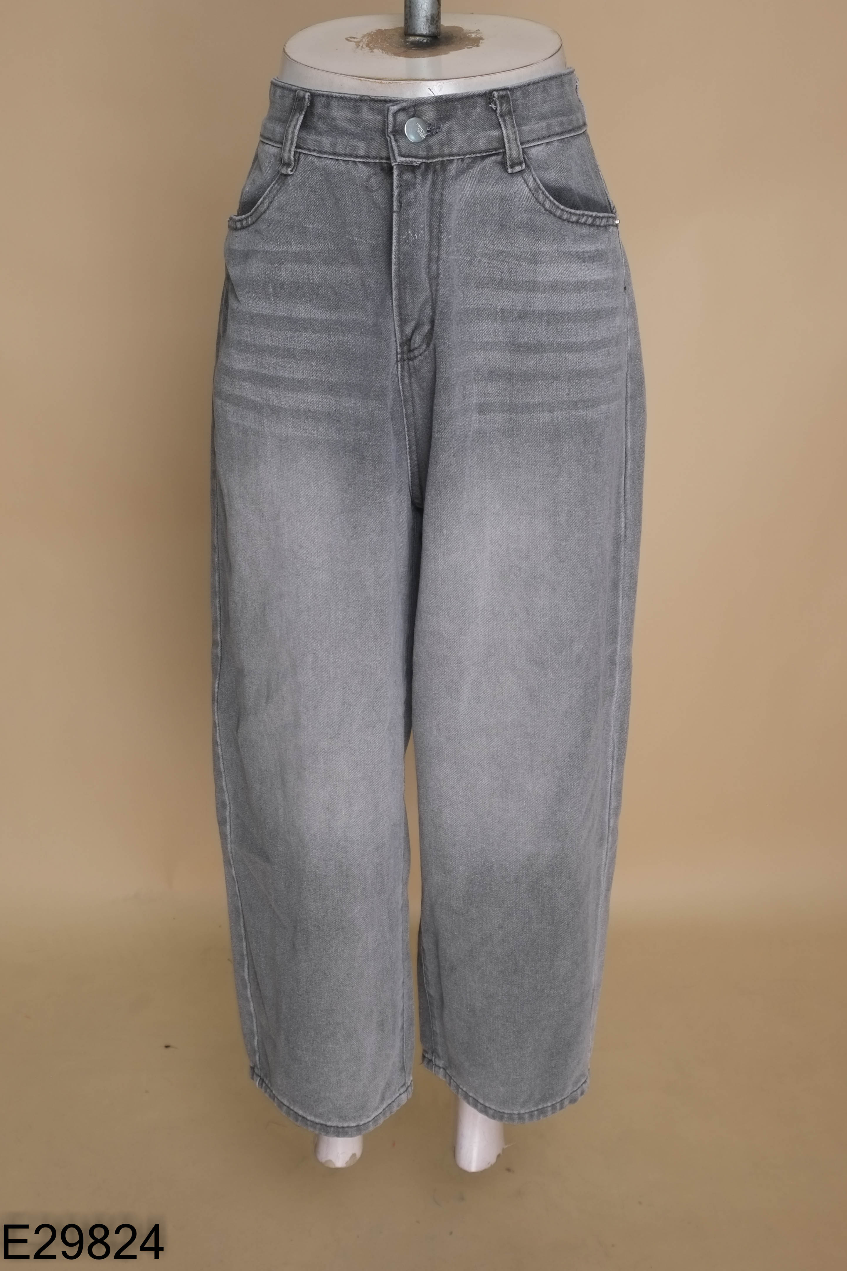 Quần jeans xám nhạt