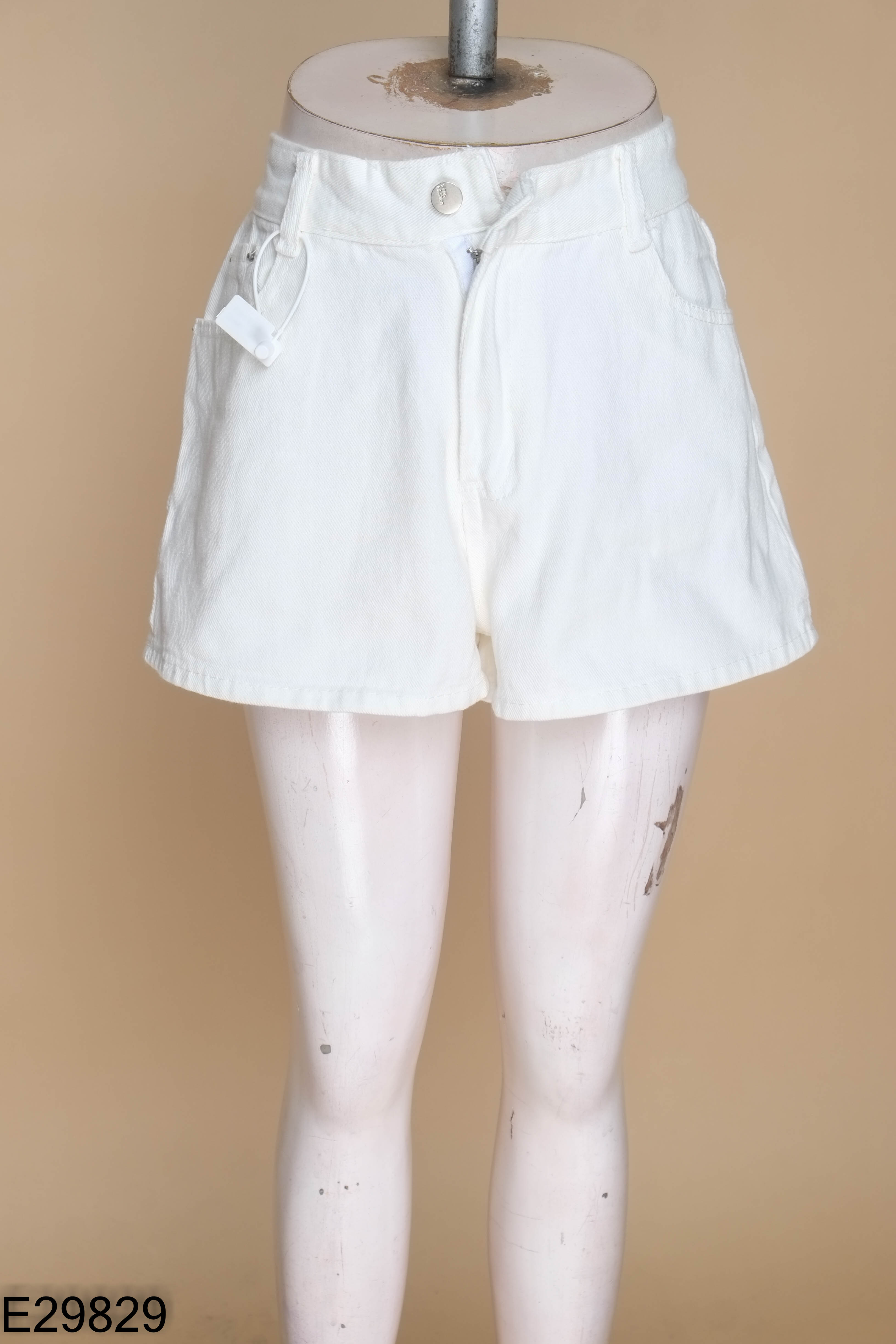 NEWTAG Quần shorts jeans trắng