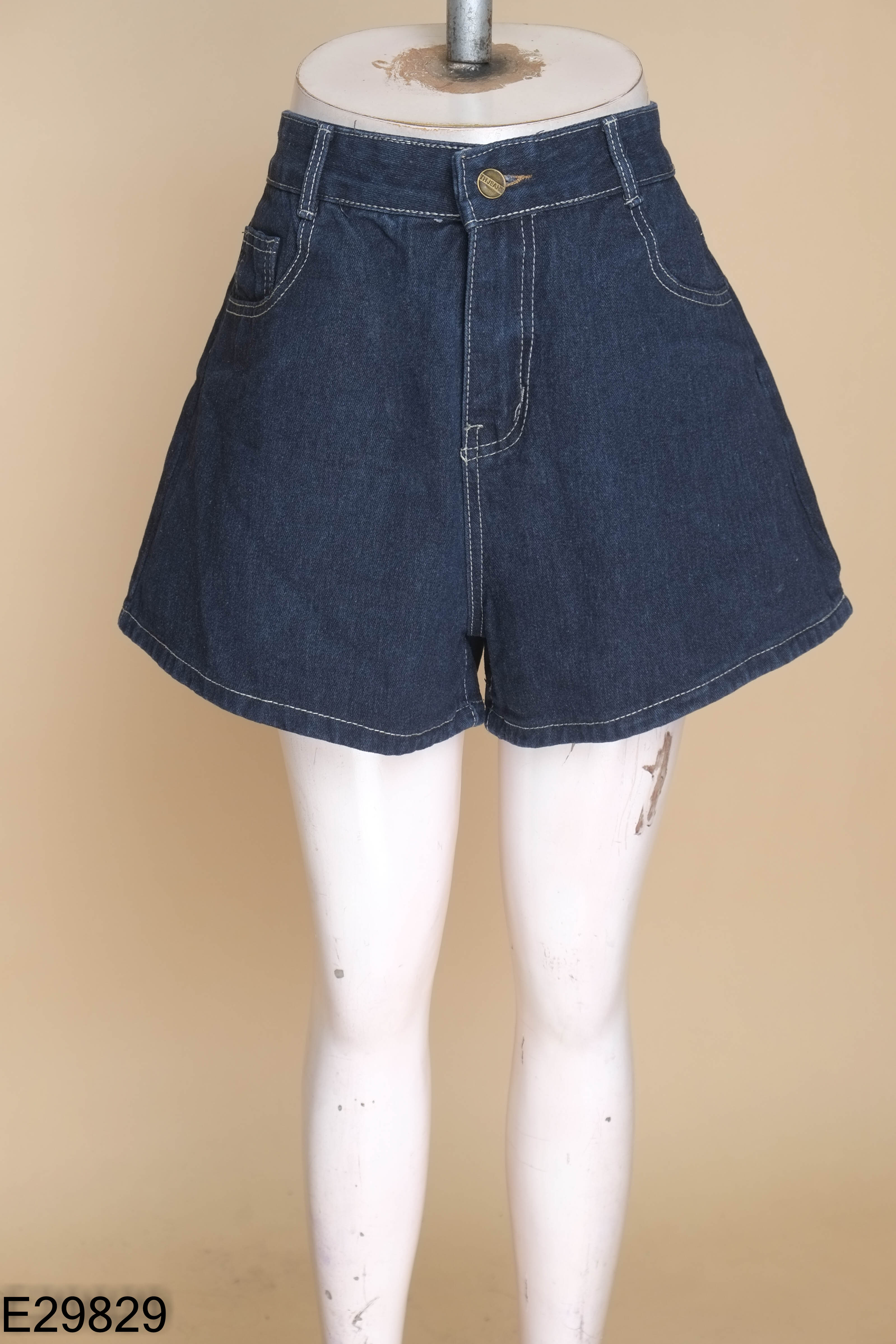Quần shorts GLORIA JEANS đen trơn