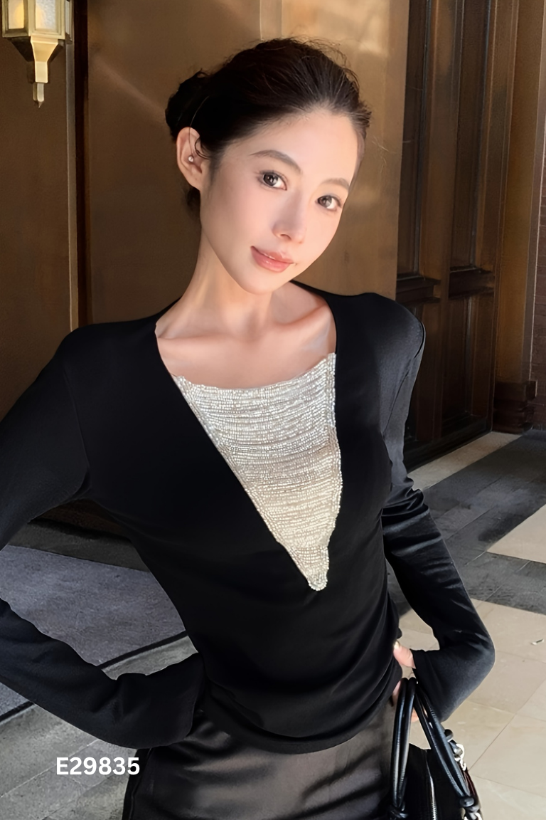 Áo đen dài tay phối cườm