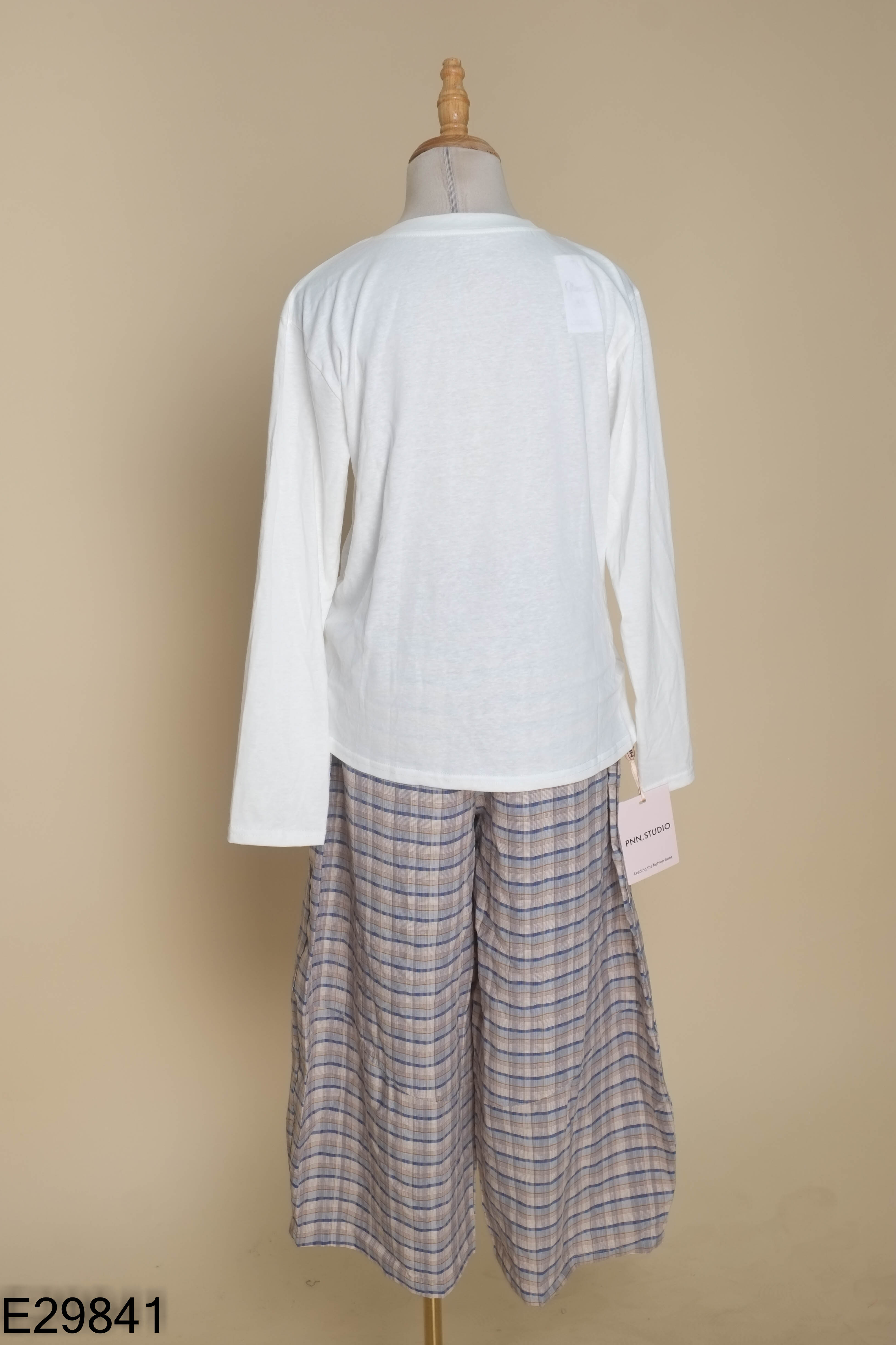 NEWTAG set áo trắng + quần caro xanh