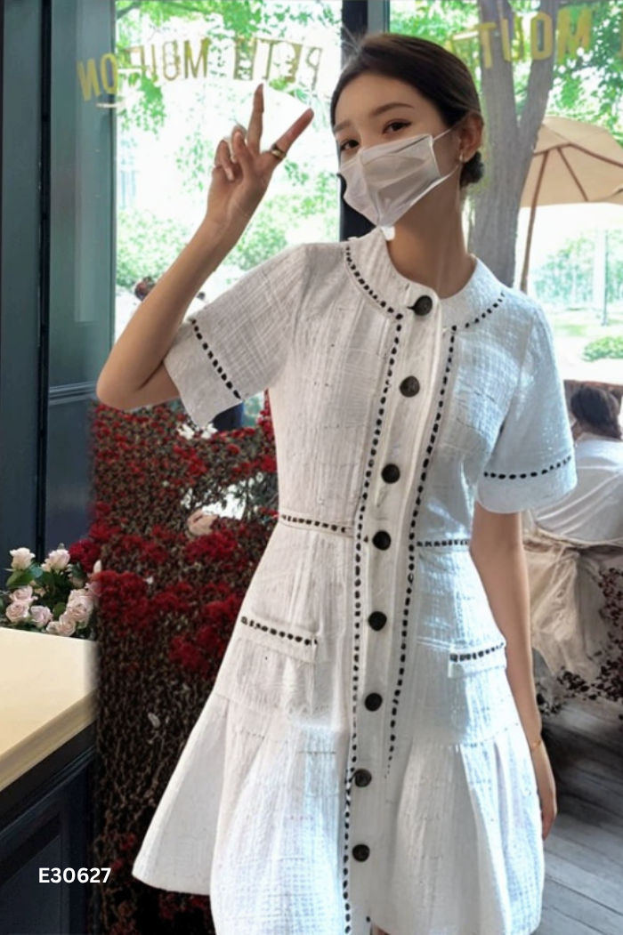 Váy dạ tweed trắng phối khuy
