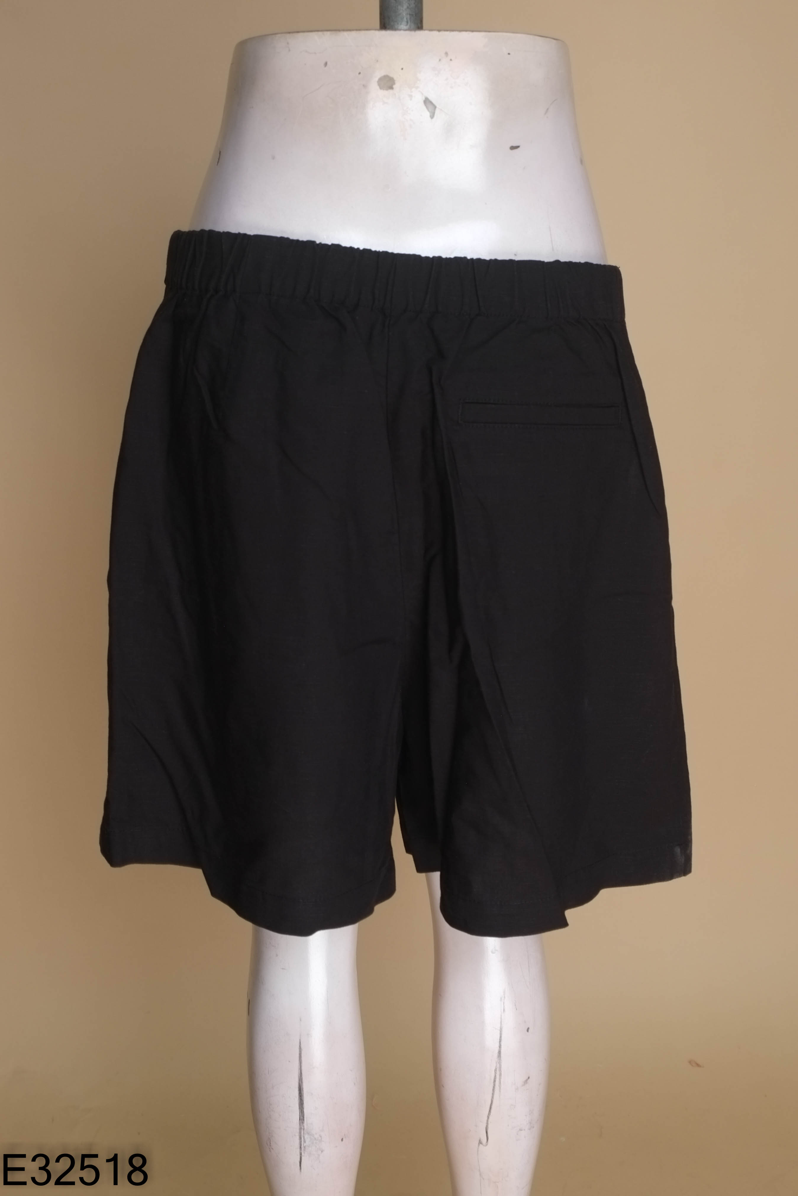 Quần giả váy UNIQLO đen lửng