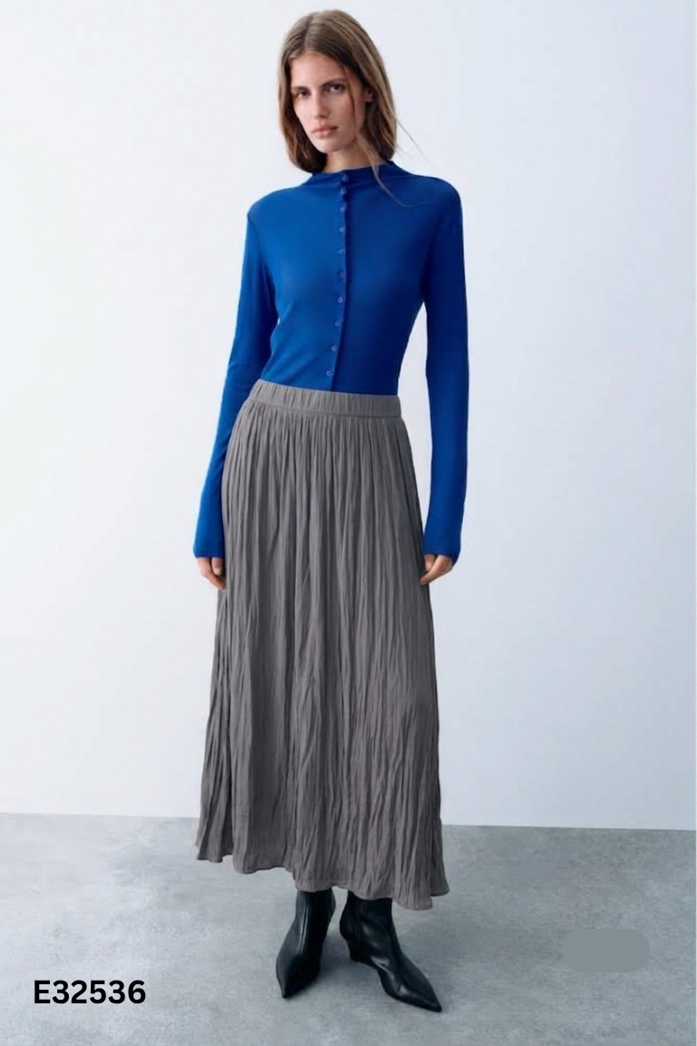 Chân váy ghi ZARa lụa trơn