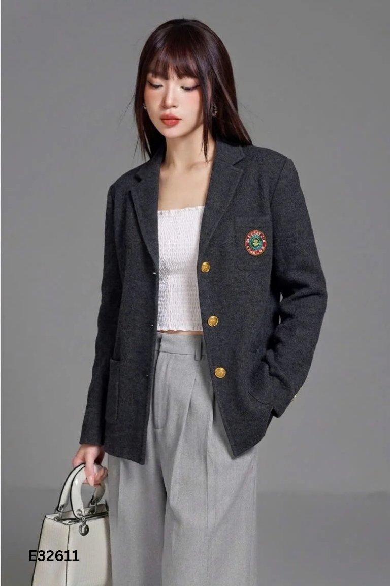 Áo khoác dạ đen cổ vest phối túi