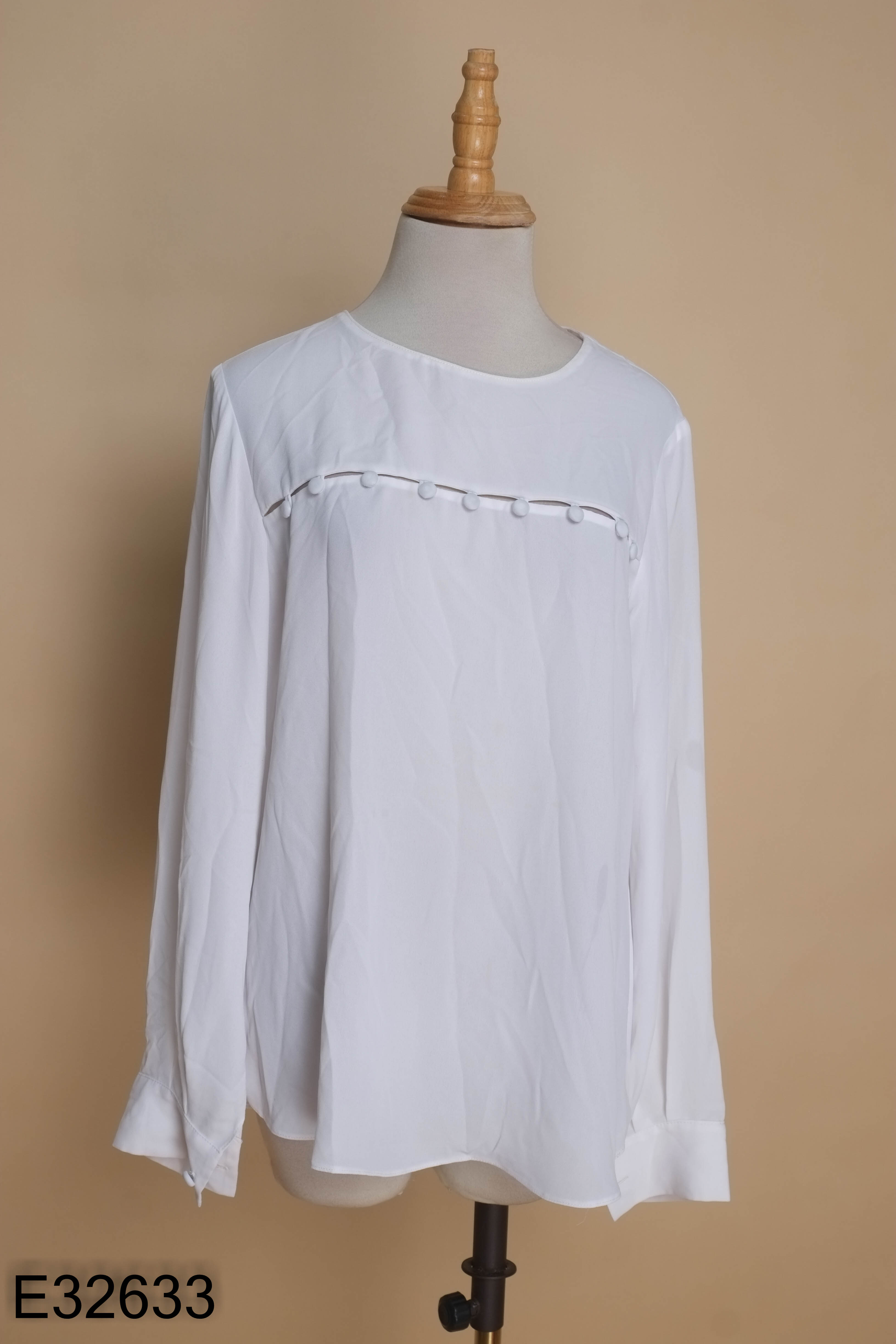 Áo trắng ELISE phối khuy dài tay