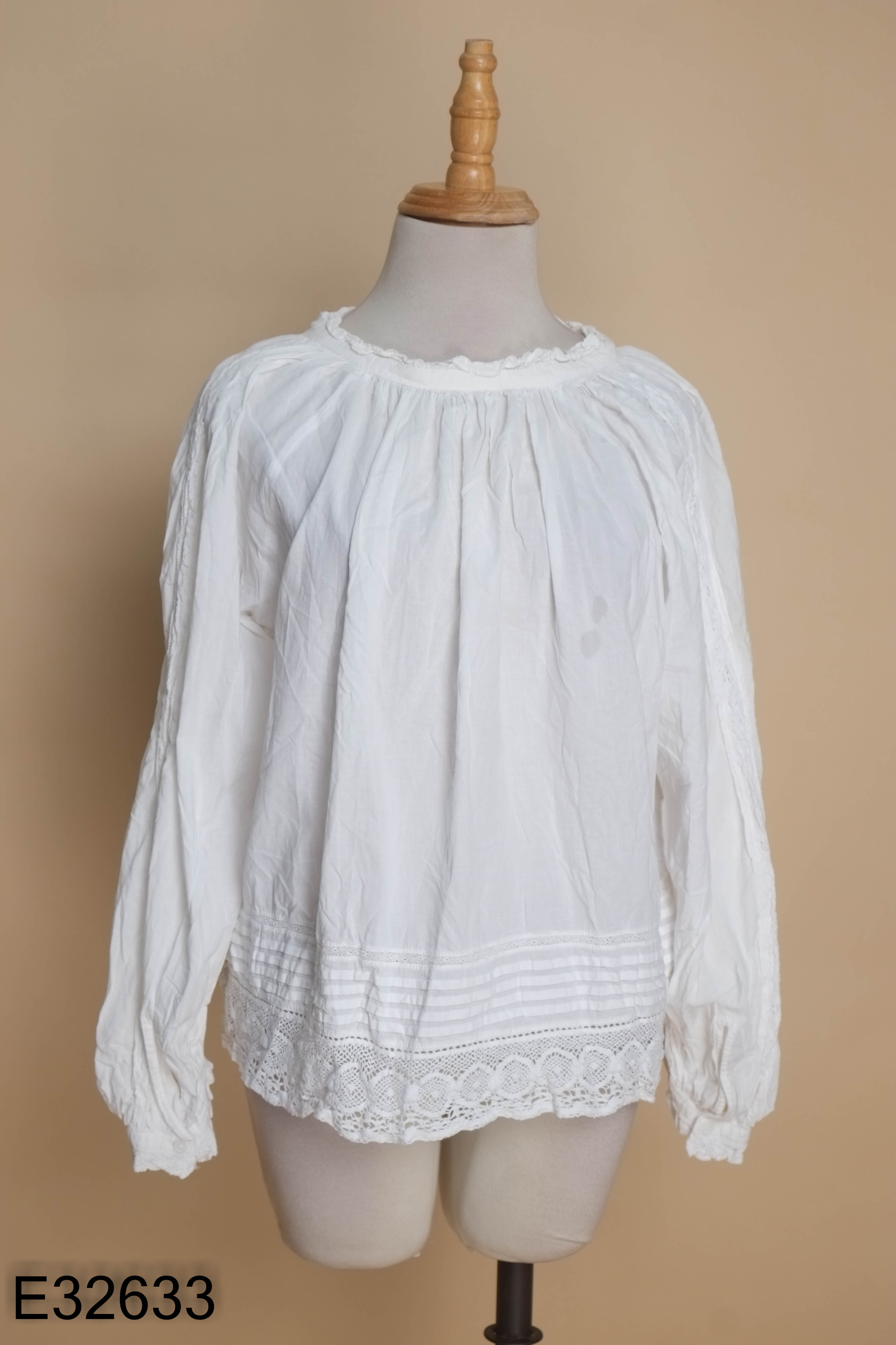 Áo trắng baby doll dài tay phối ren