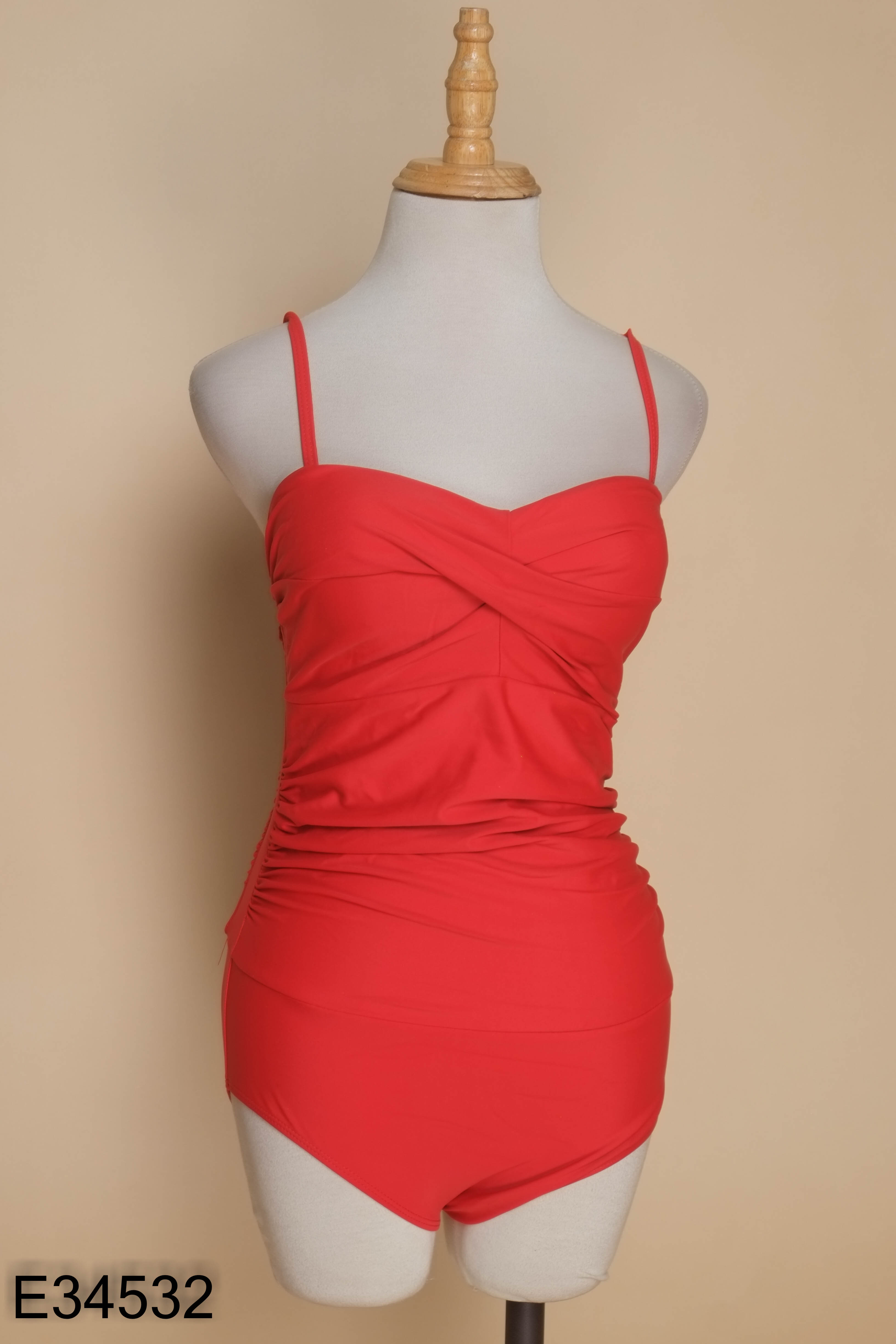 Jumpsuit đỏ hai dây