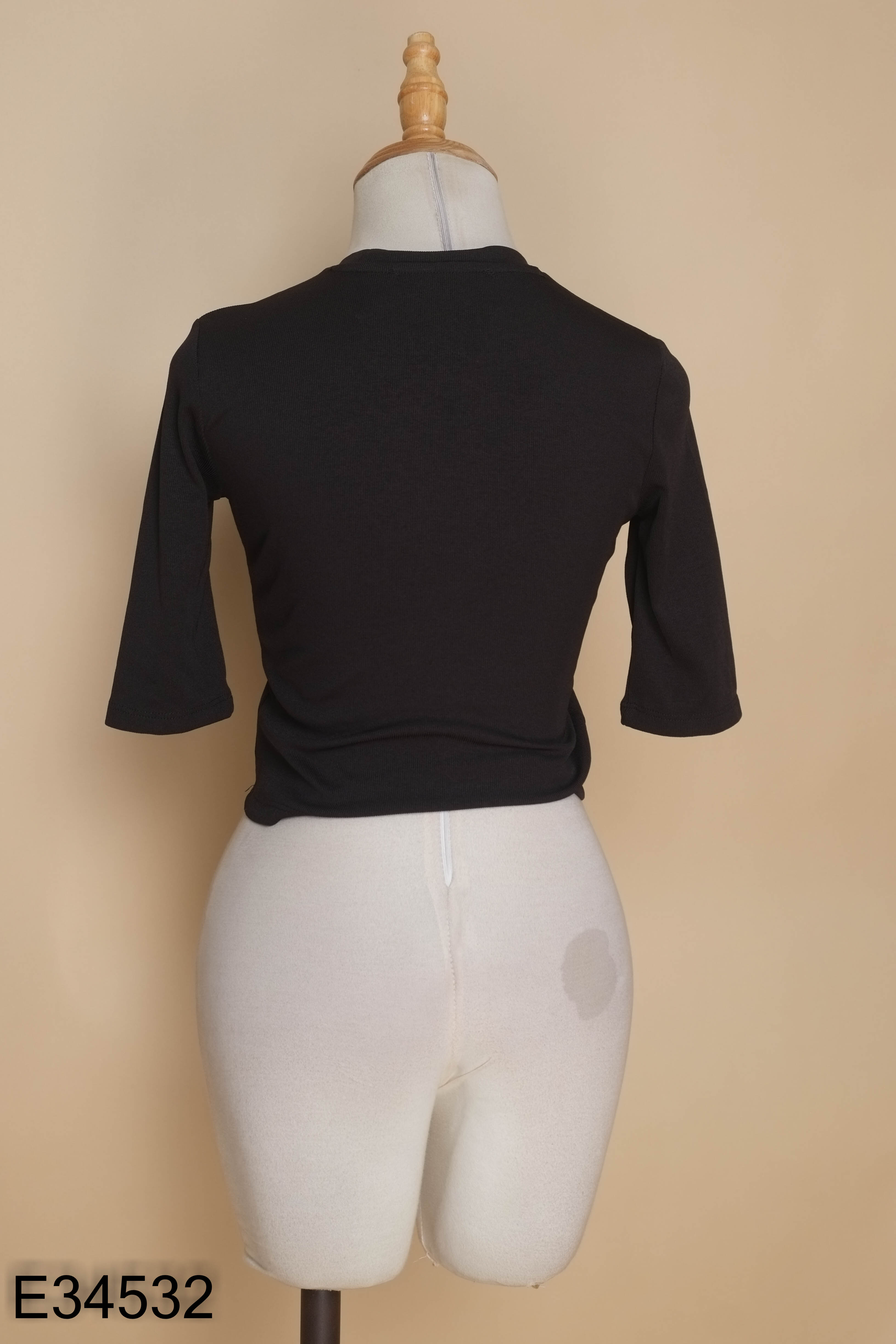 Áo D.CHIC đen cổ tròn