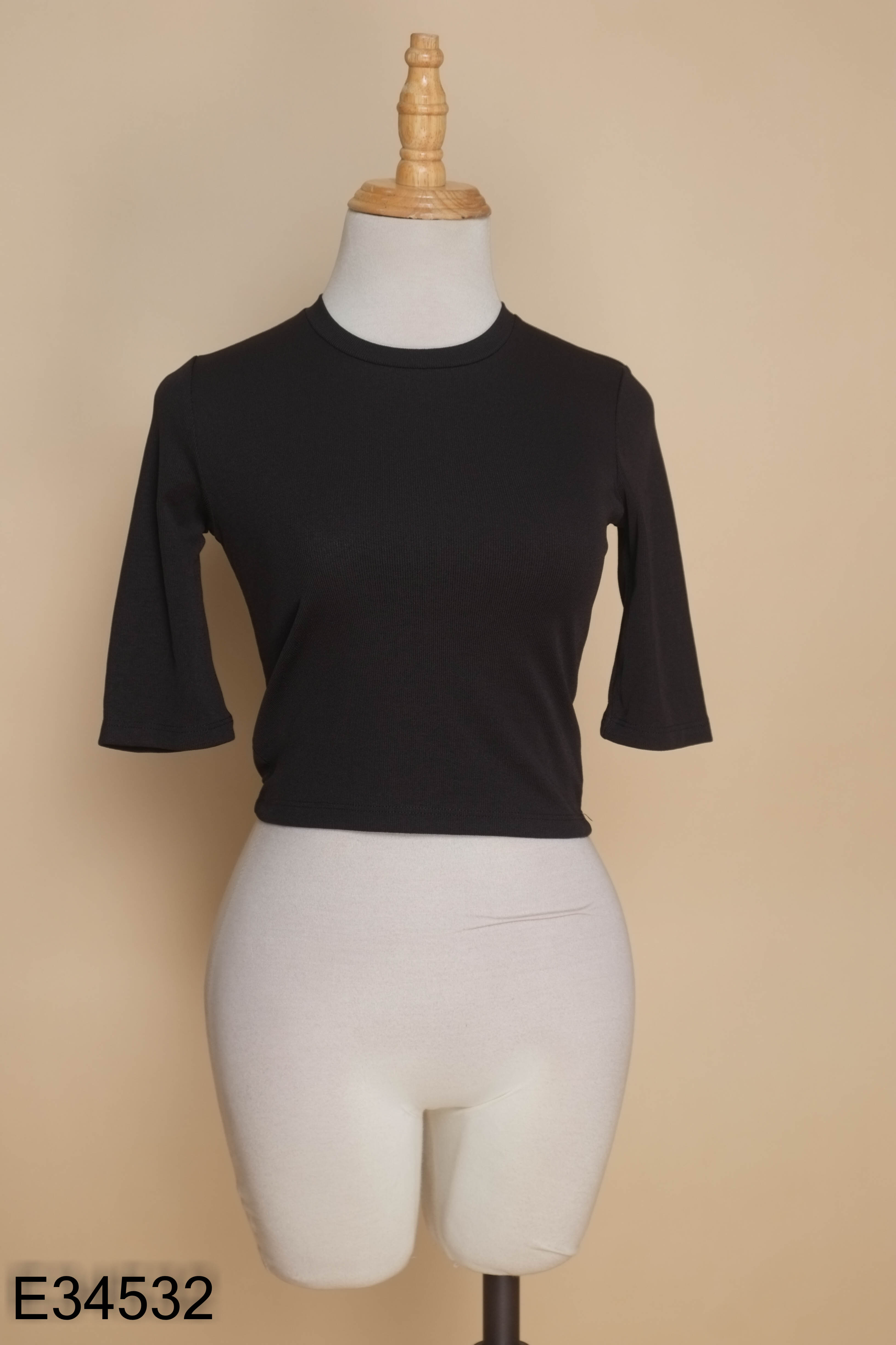 Áo D.CHIC đen cổ tròn