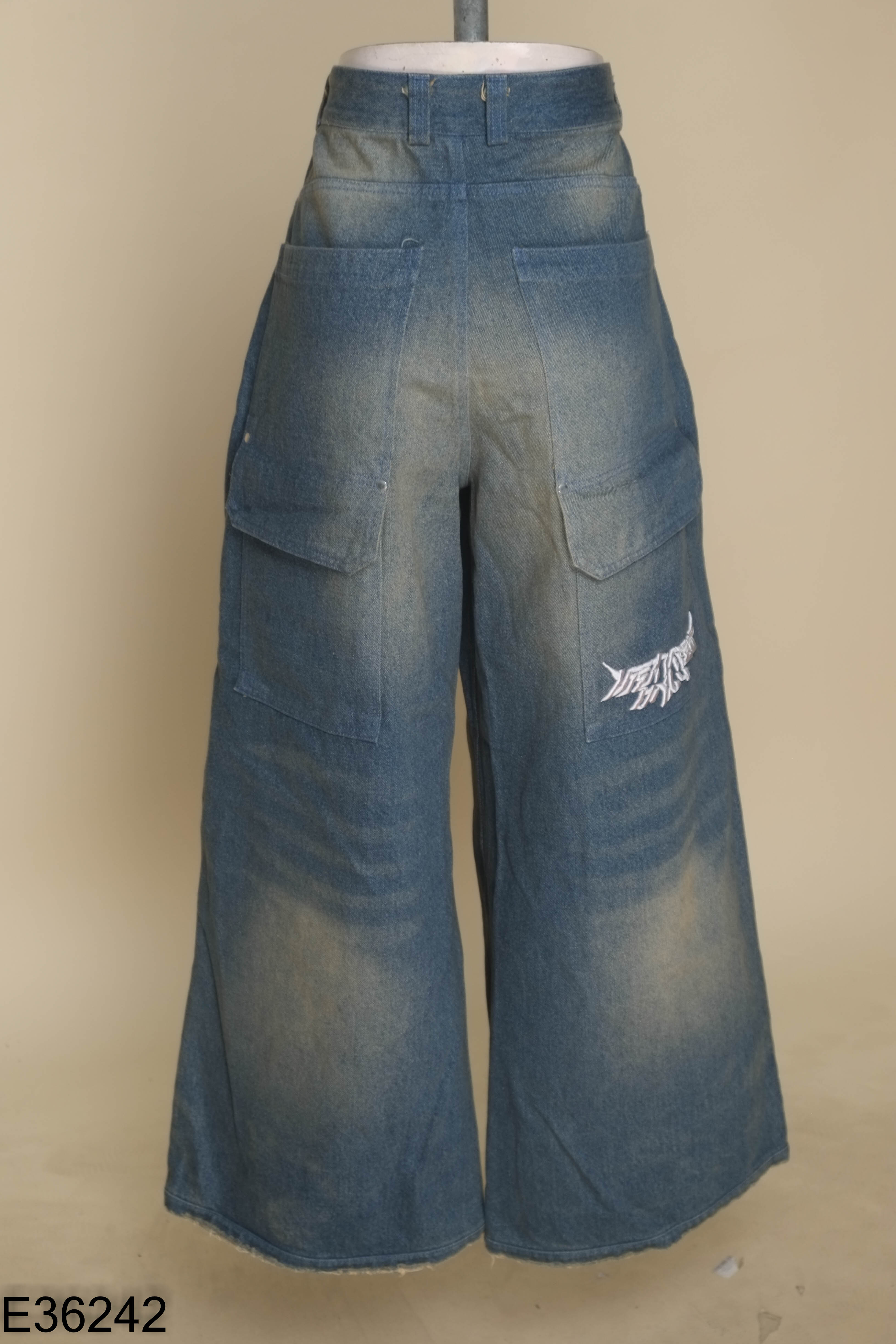 Quần jeans culottes KEITO xanh chữ sau