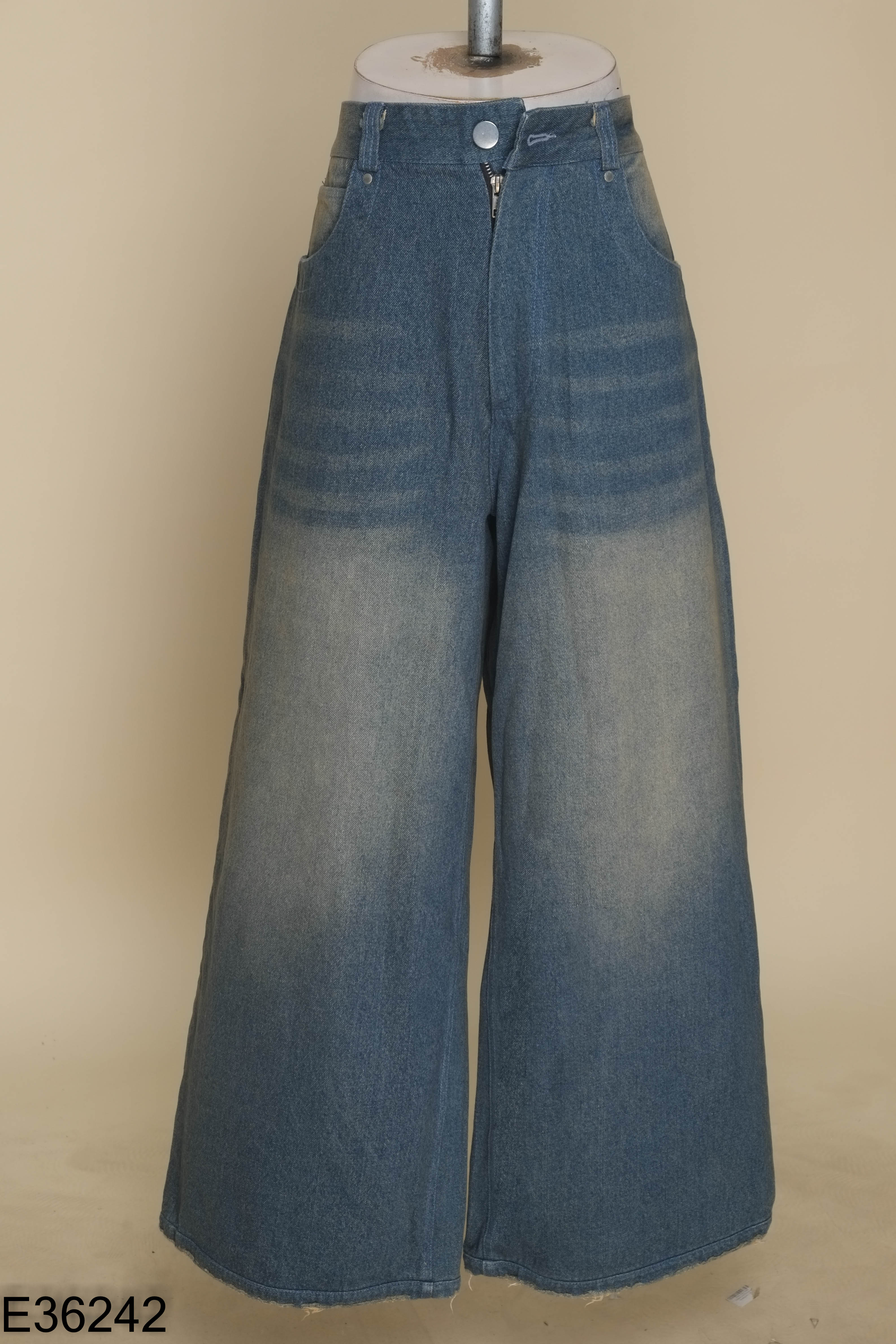 Quần jeans culottes KEITO xanh chữ sau