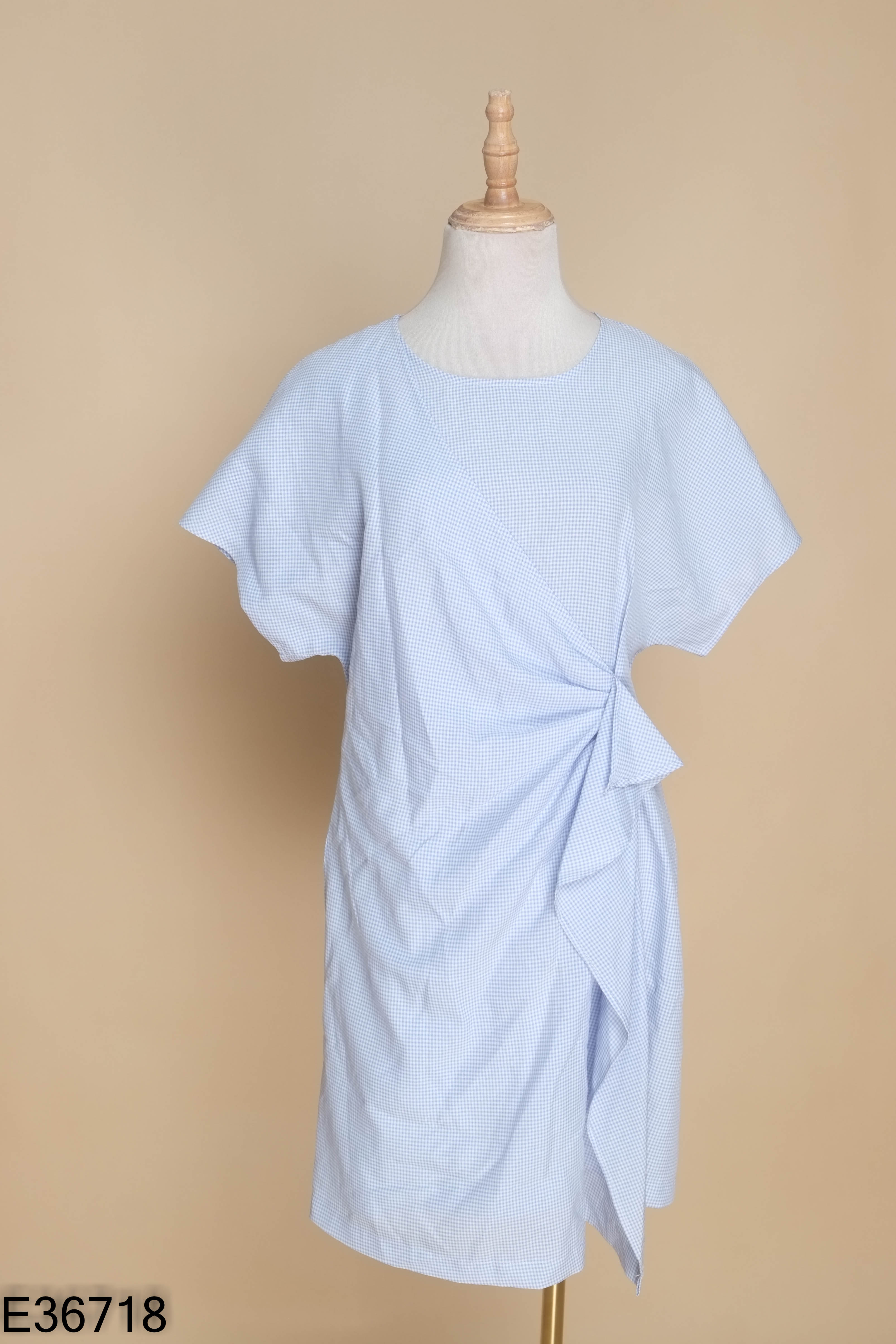 Váy xanh kẻ trơn