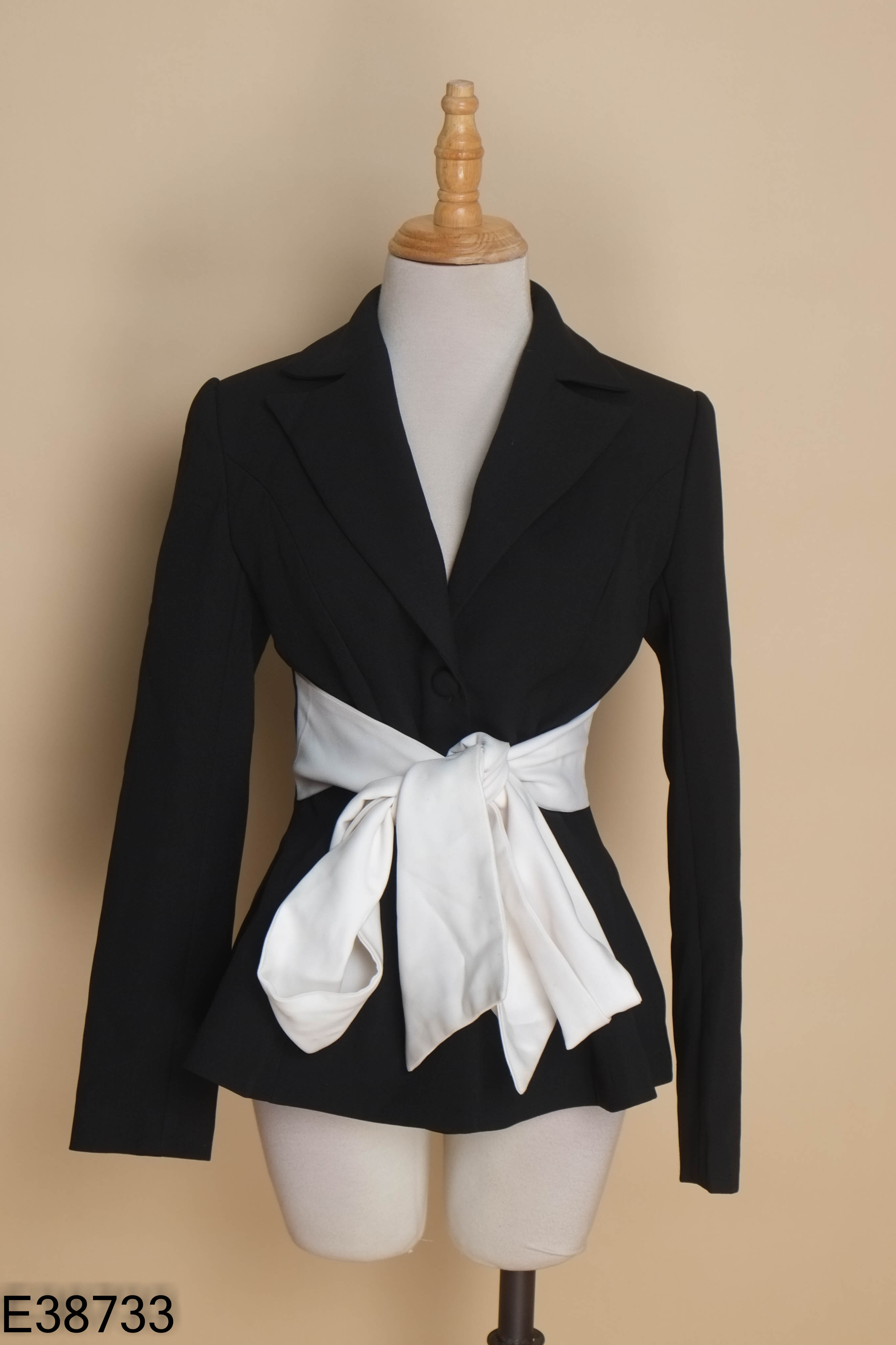 Áo blazer đen DEROSE STU buộc nơ