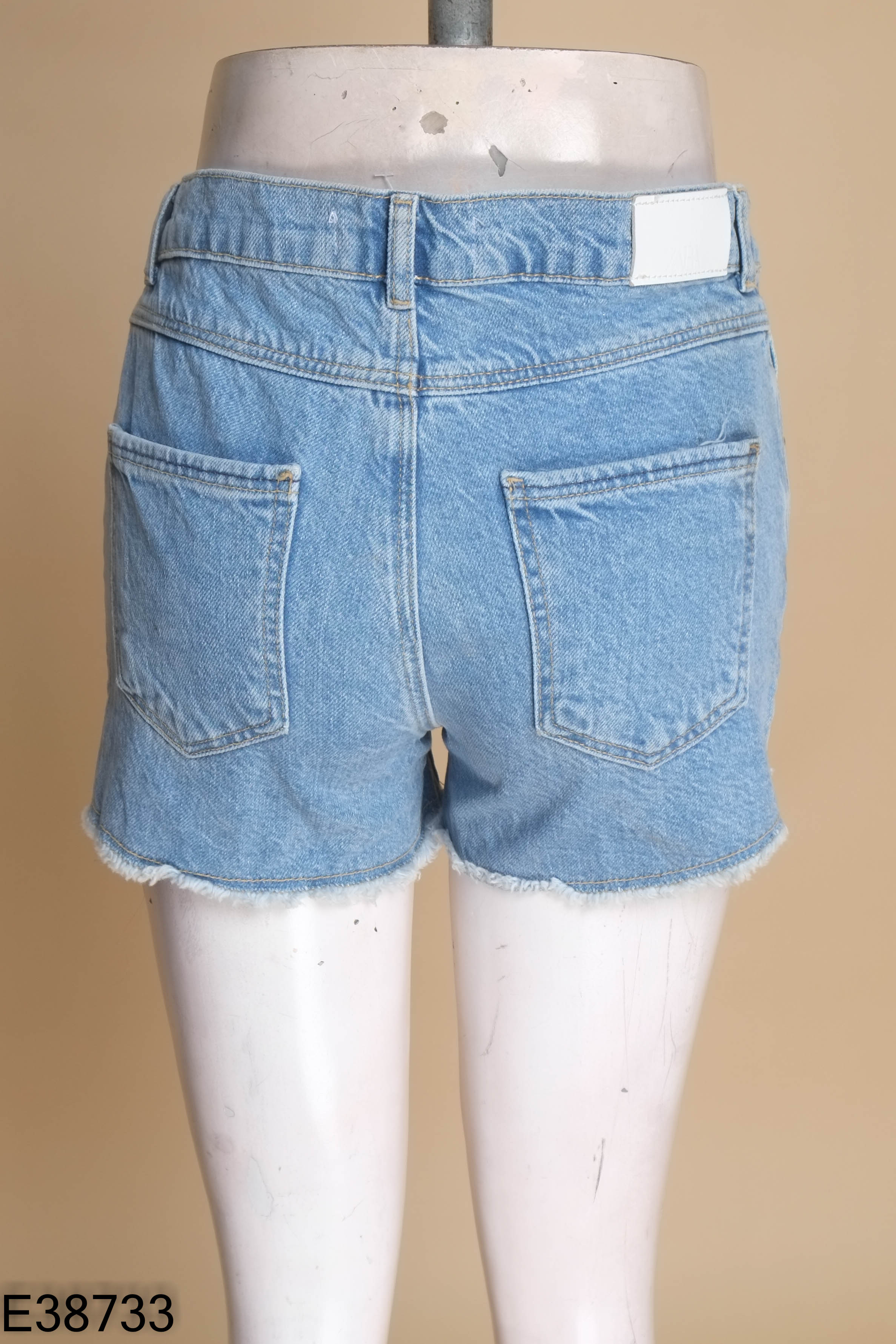 Quần shorts jeans xanh ZARA đinh đá