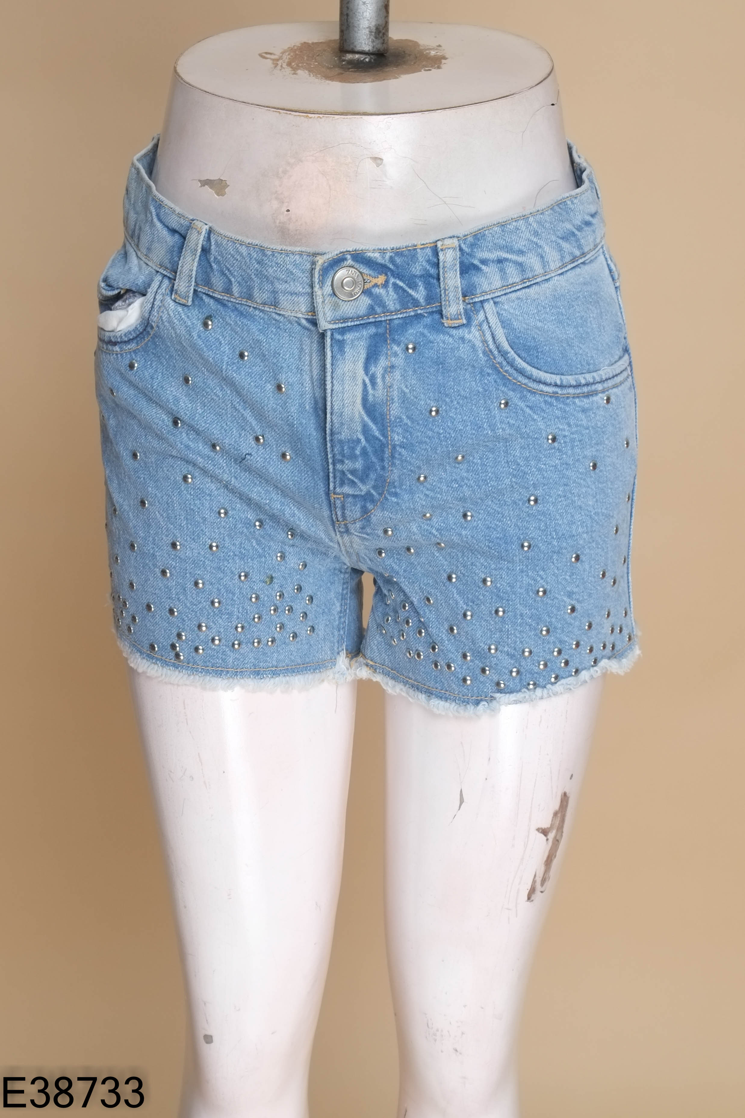 Quần shorts jeans xanh ZARA đinh đá