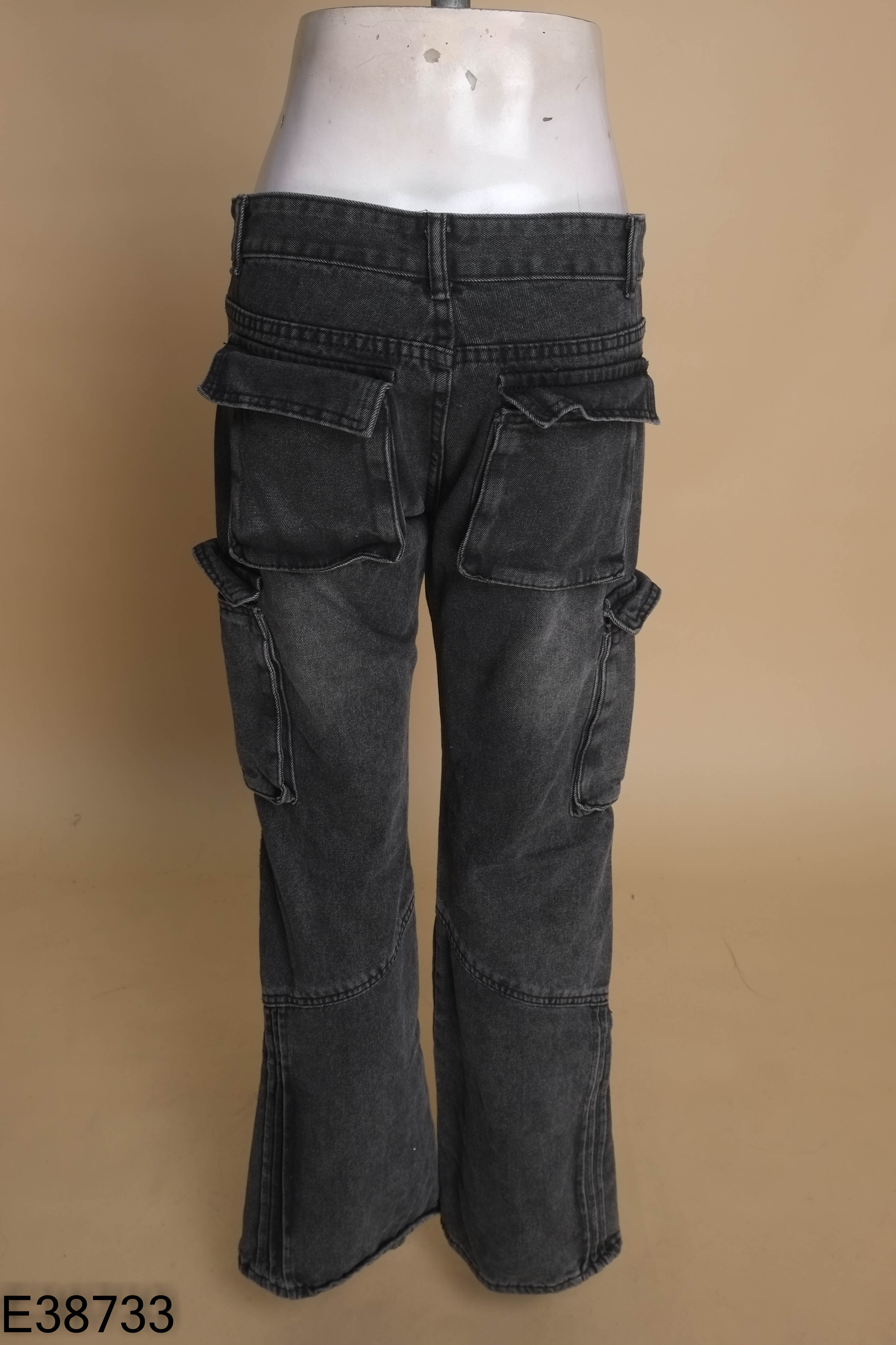 Quần jeans đen túi hộp