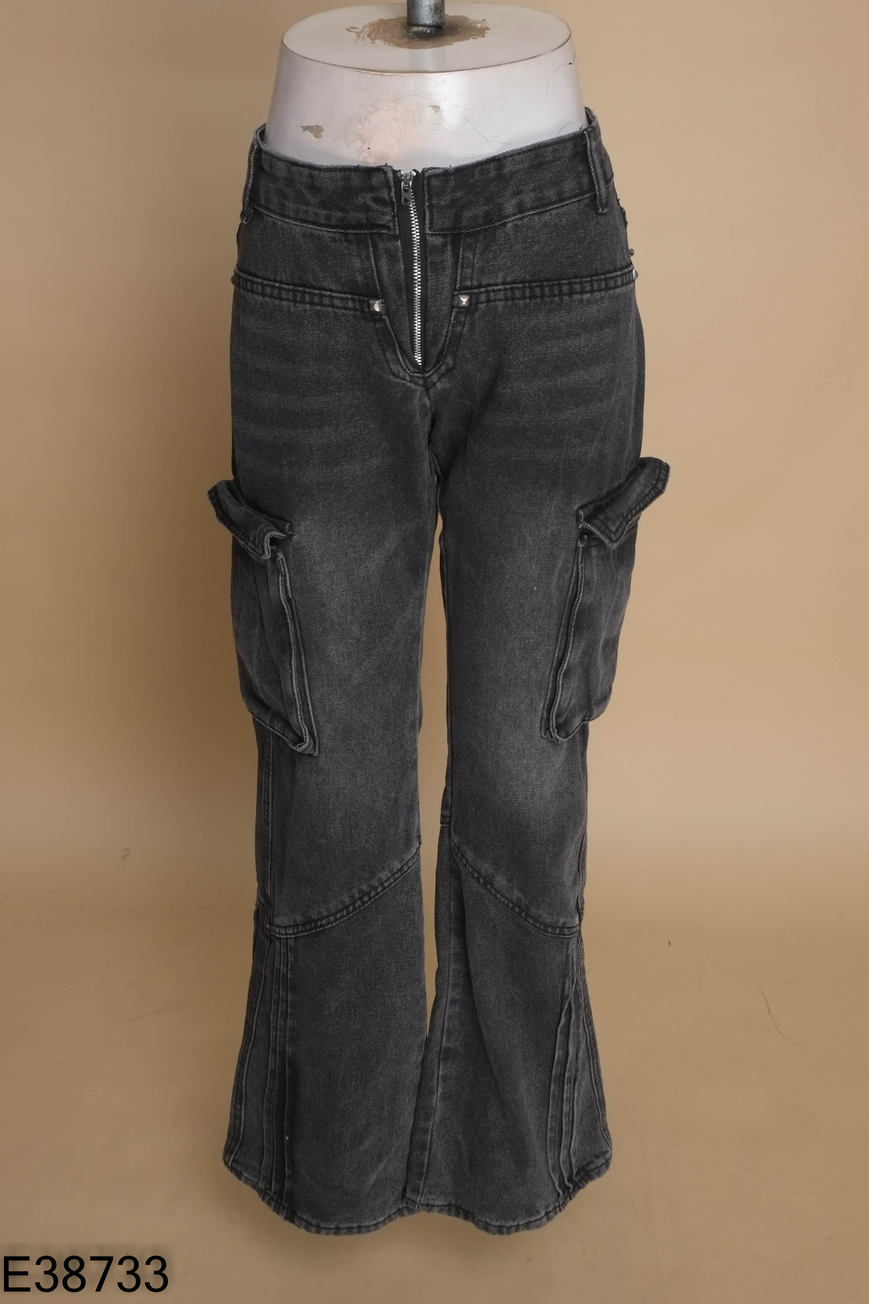 Quần jeans đen túi hộp
