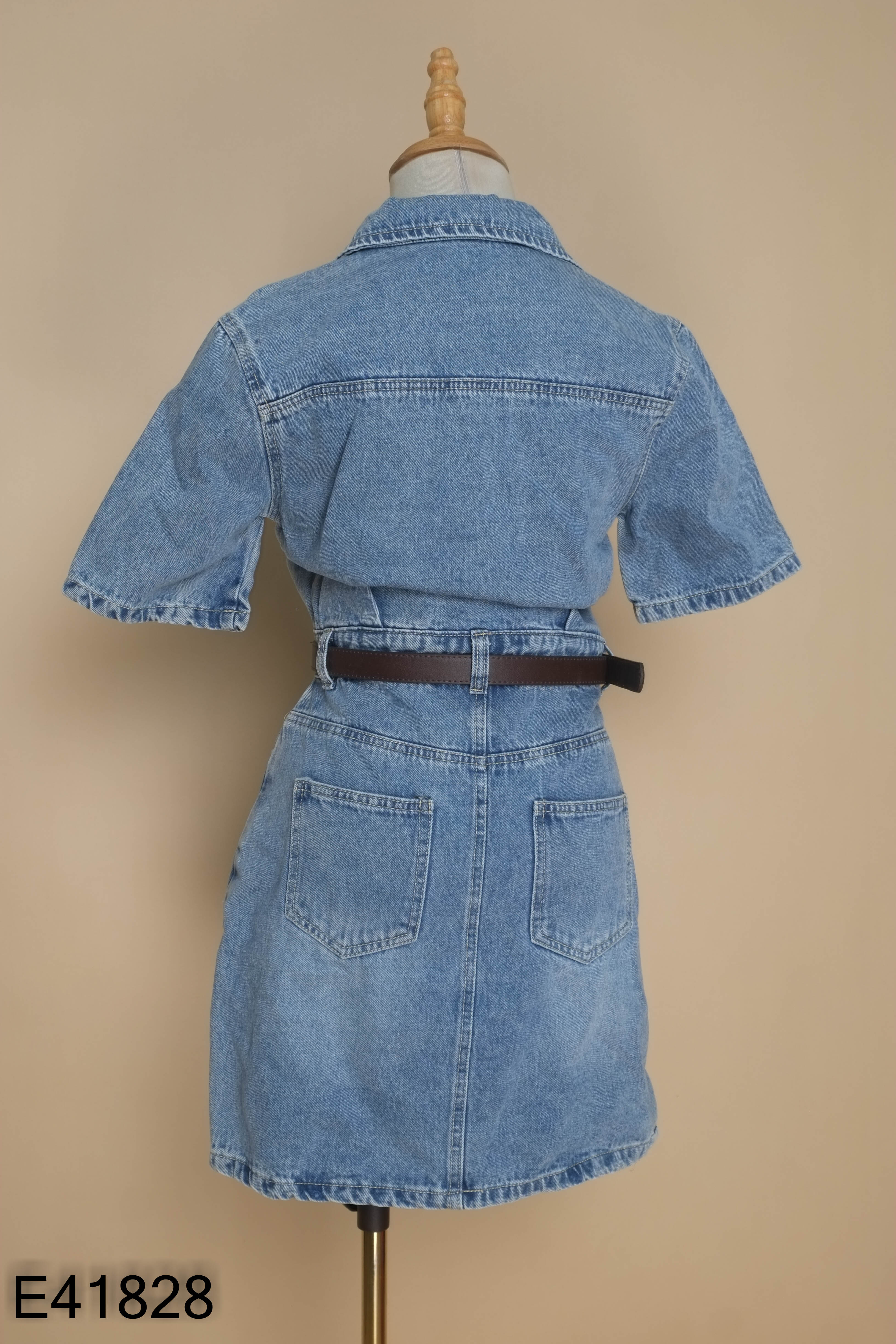 Váy jeans xanh phối thắt lưng