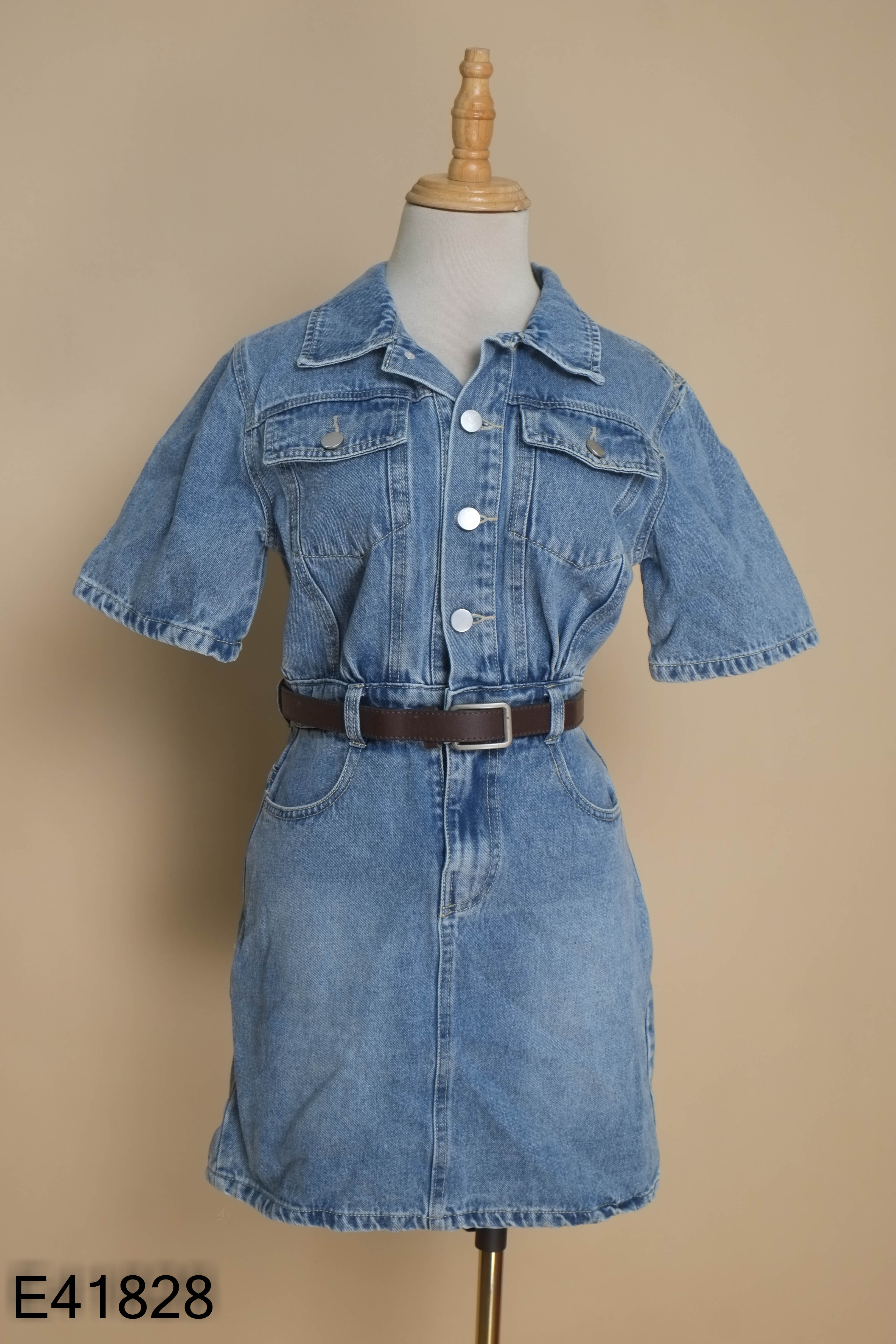Váy jeans xanh phối thắt lưng