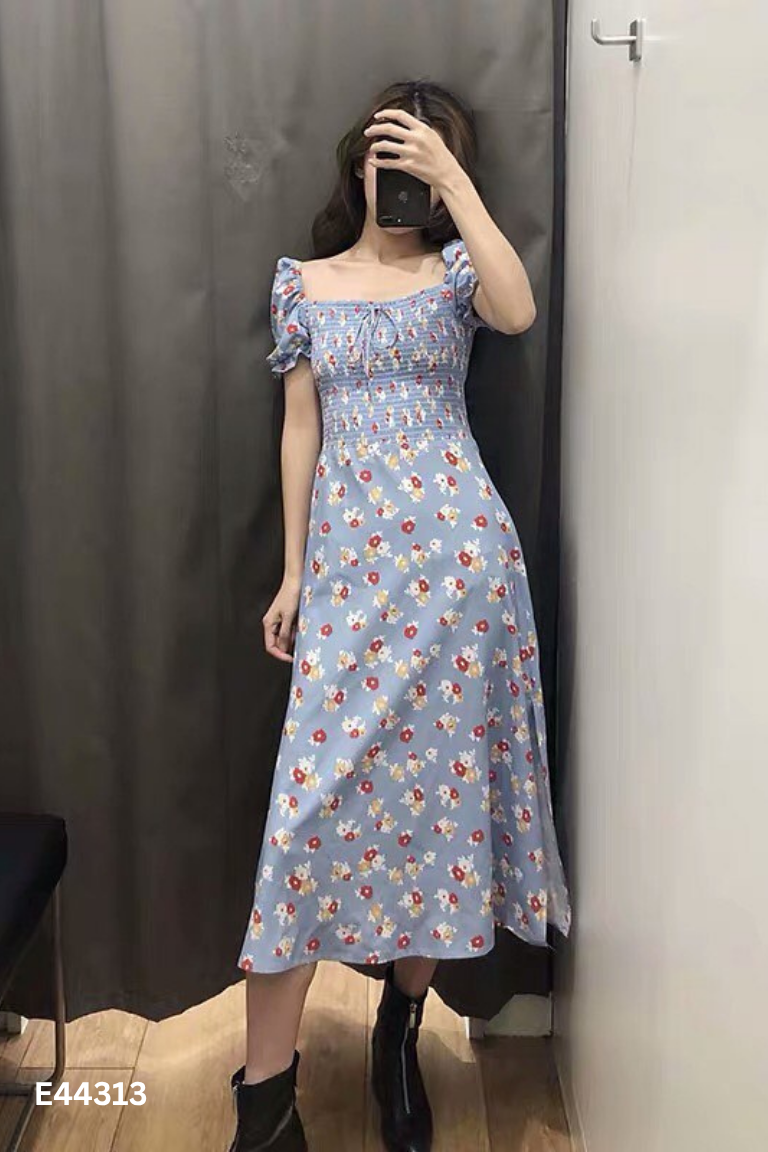 Váy xanh họa tiết hoa nhí nhún
