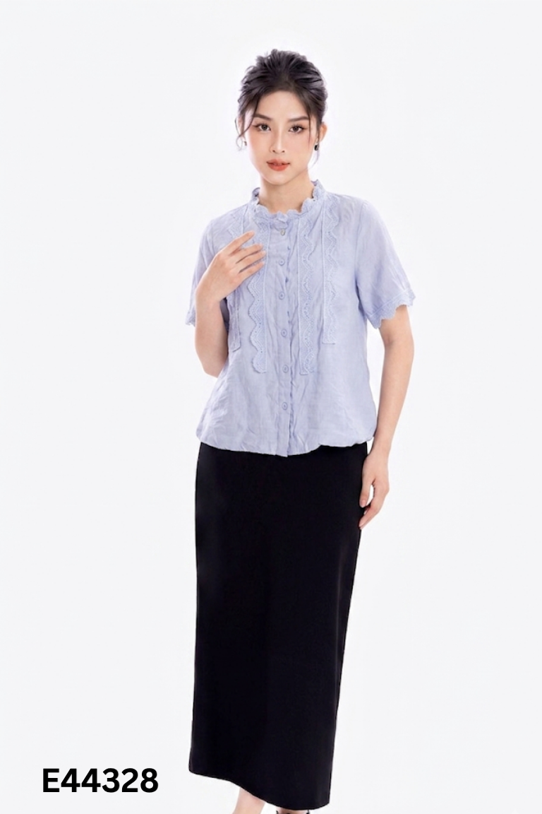 Áo voan xanh phối ren