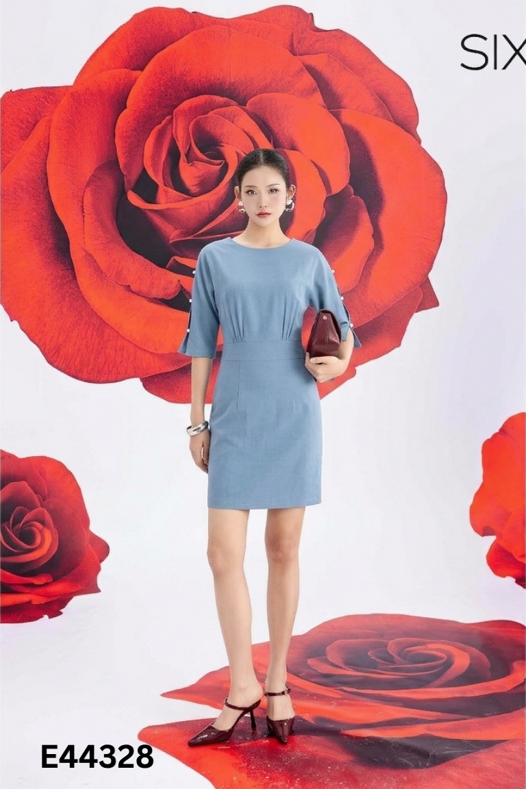 Váy xanh tay đính ngọc