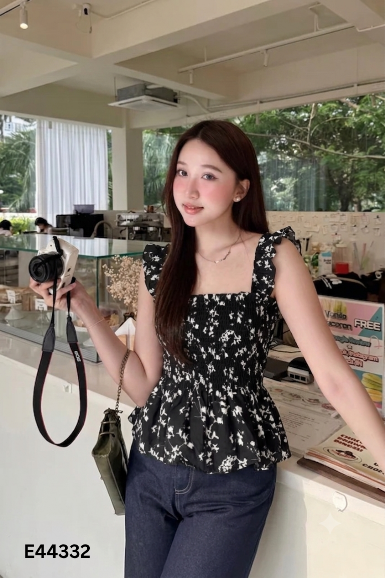 Áo crotop đen hoa trắng eo chun