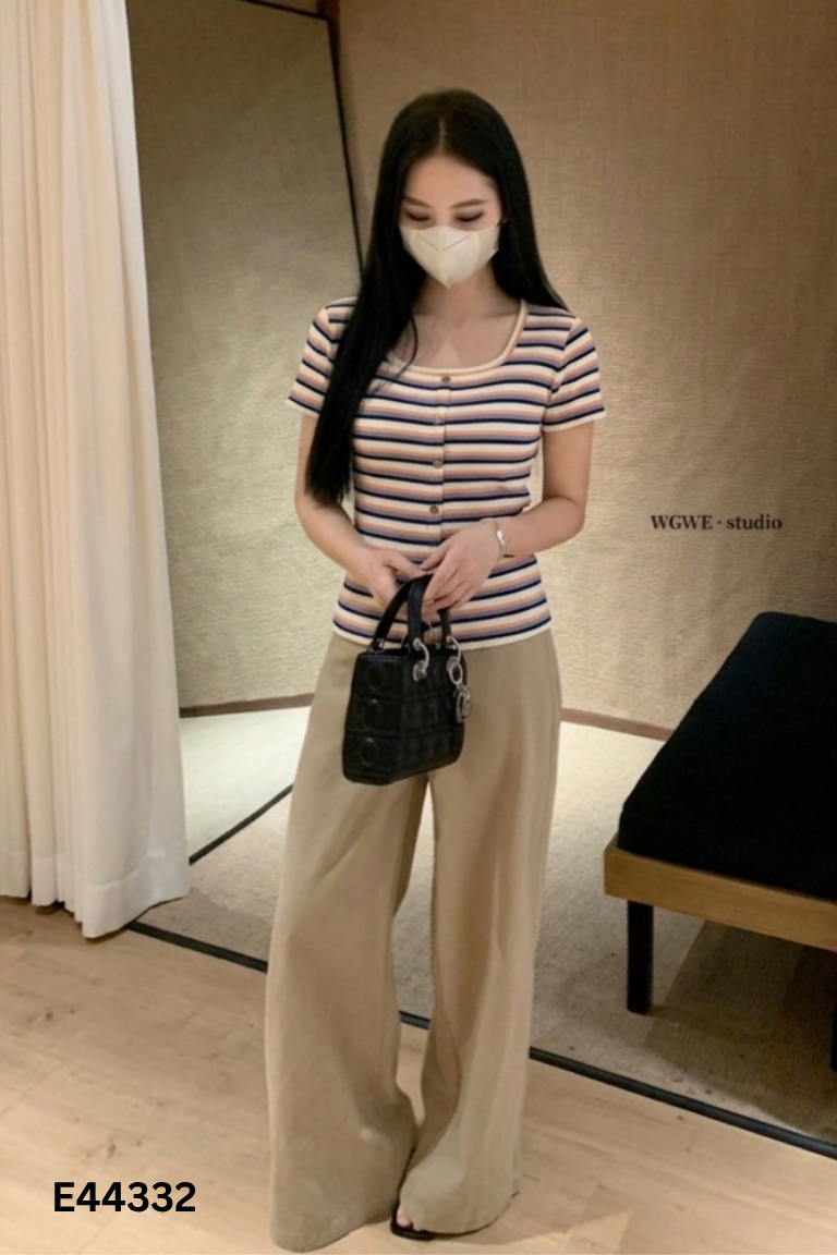 Áo thun xanh kẻ ngang sắc màu