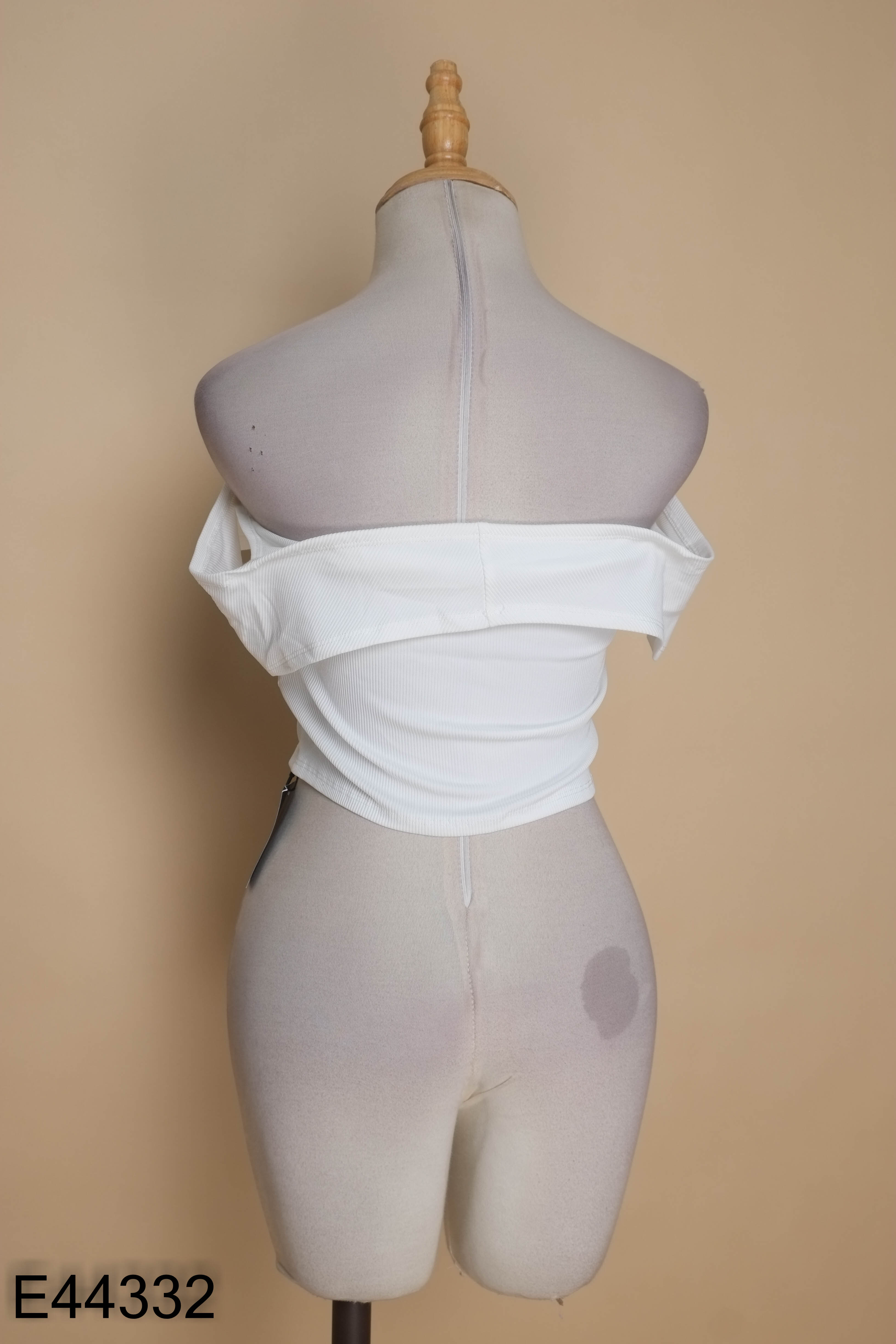 NEWTAG Áo trắng croptop trễ vai