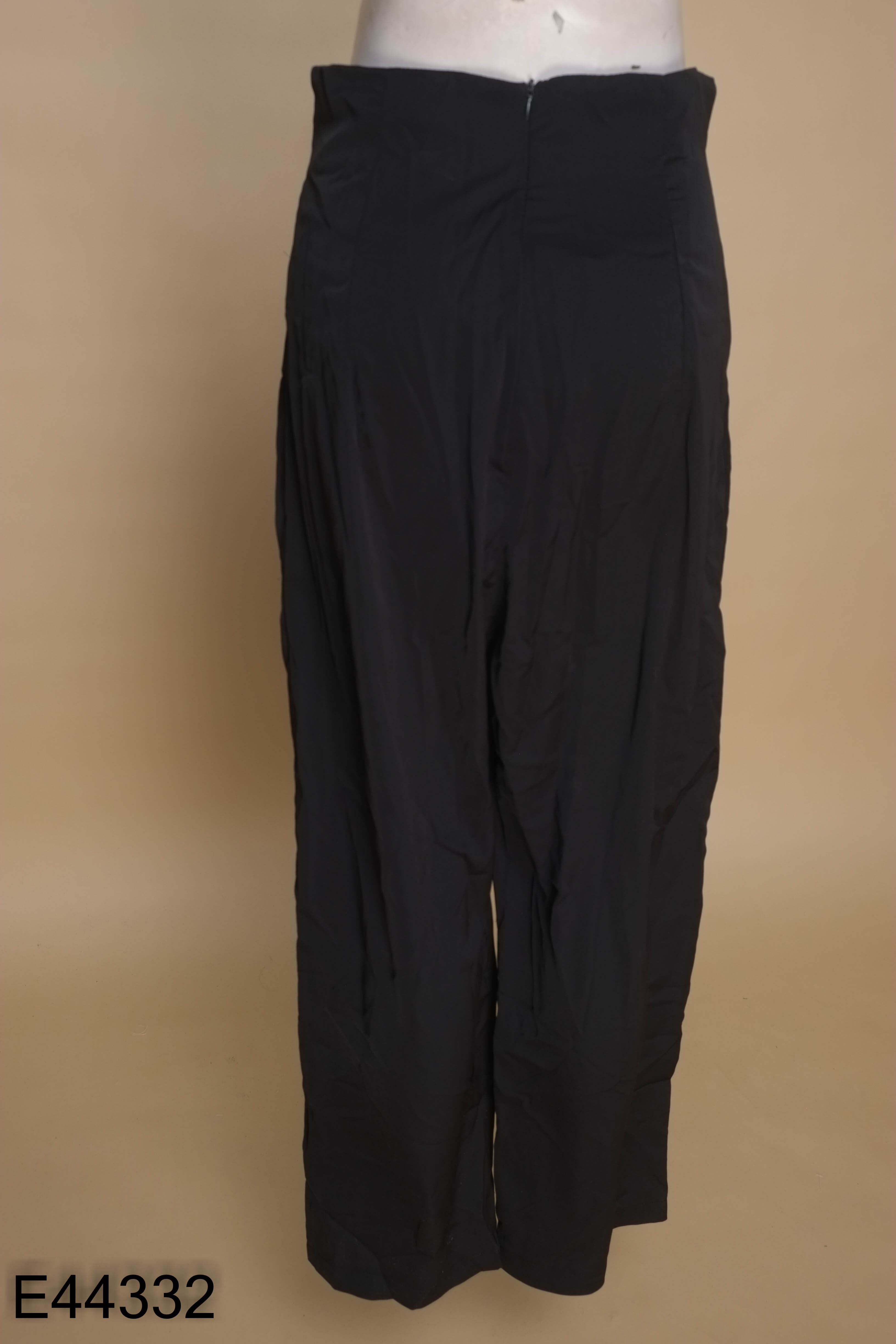 Quần dài đen lụa satin dáng suông