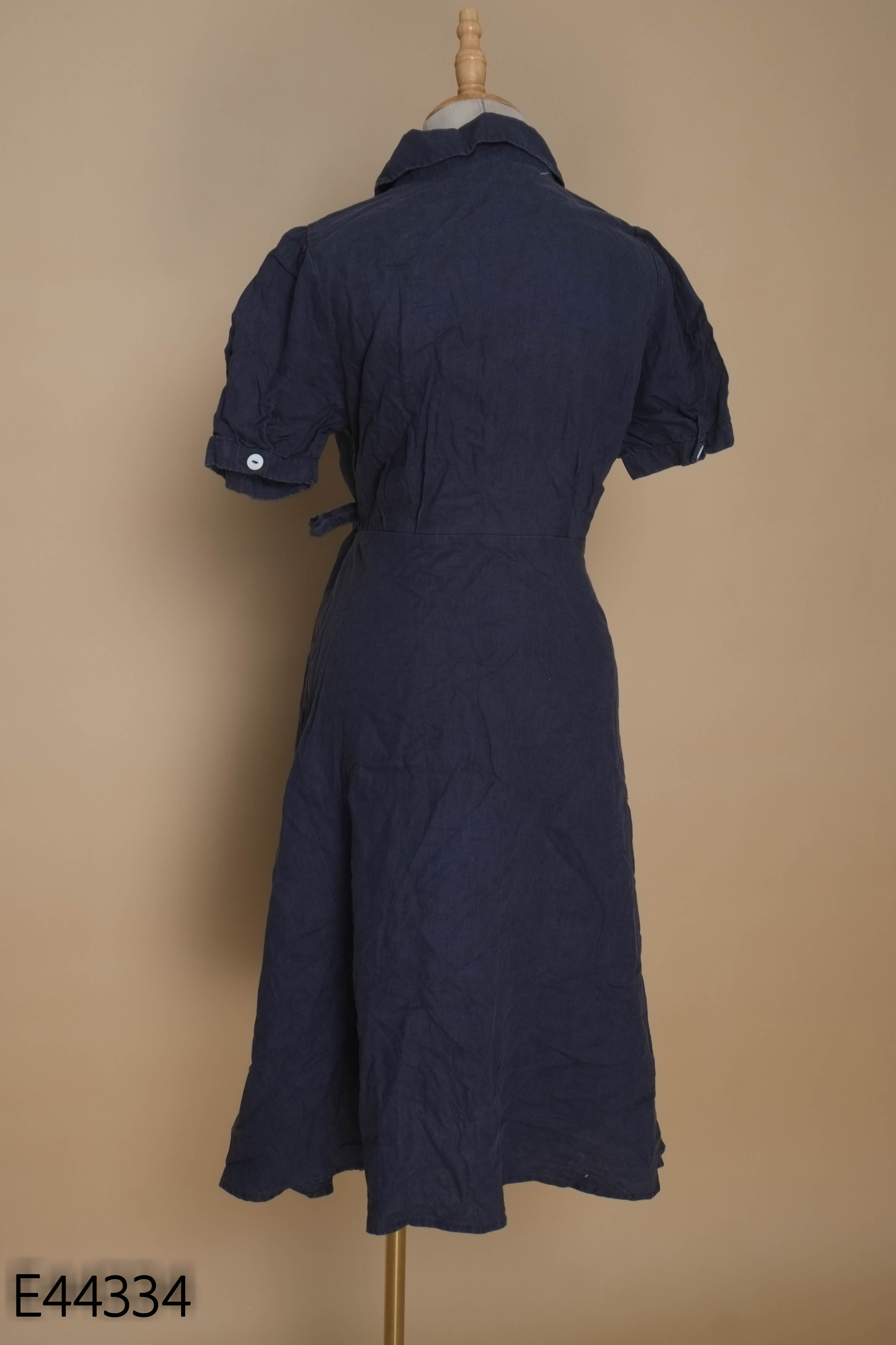 Váy linen xanh phối cúc