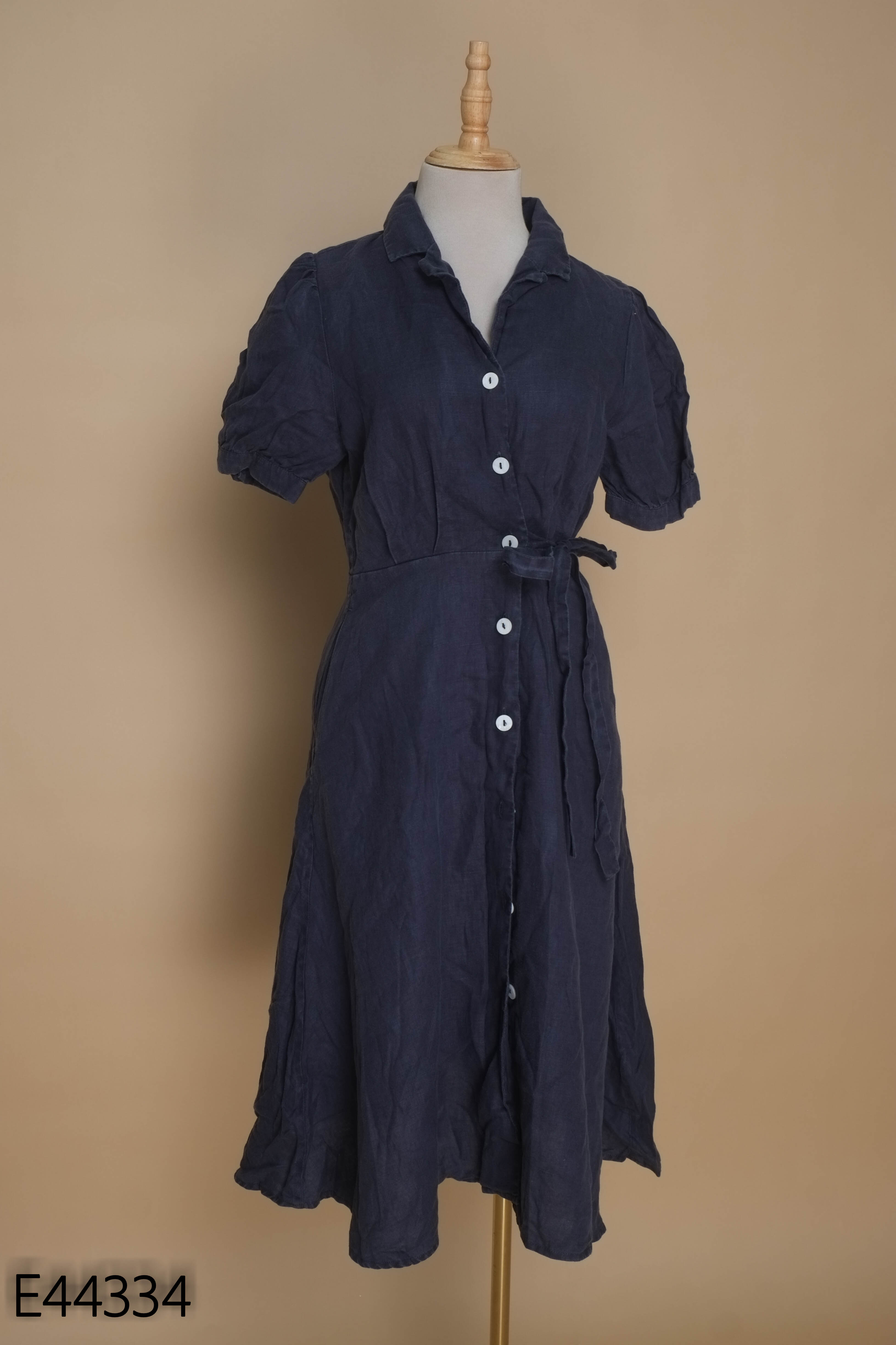 Váy linen xanh phối cúc