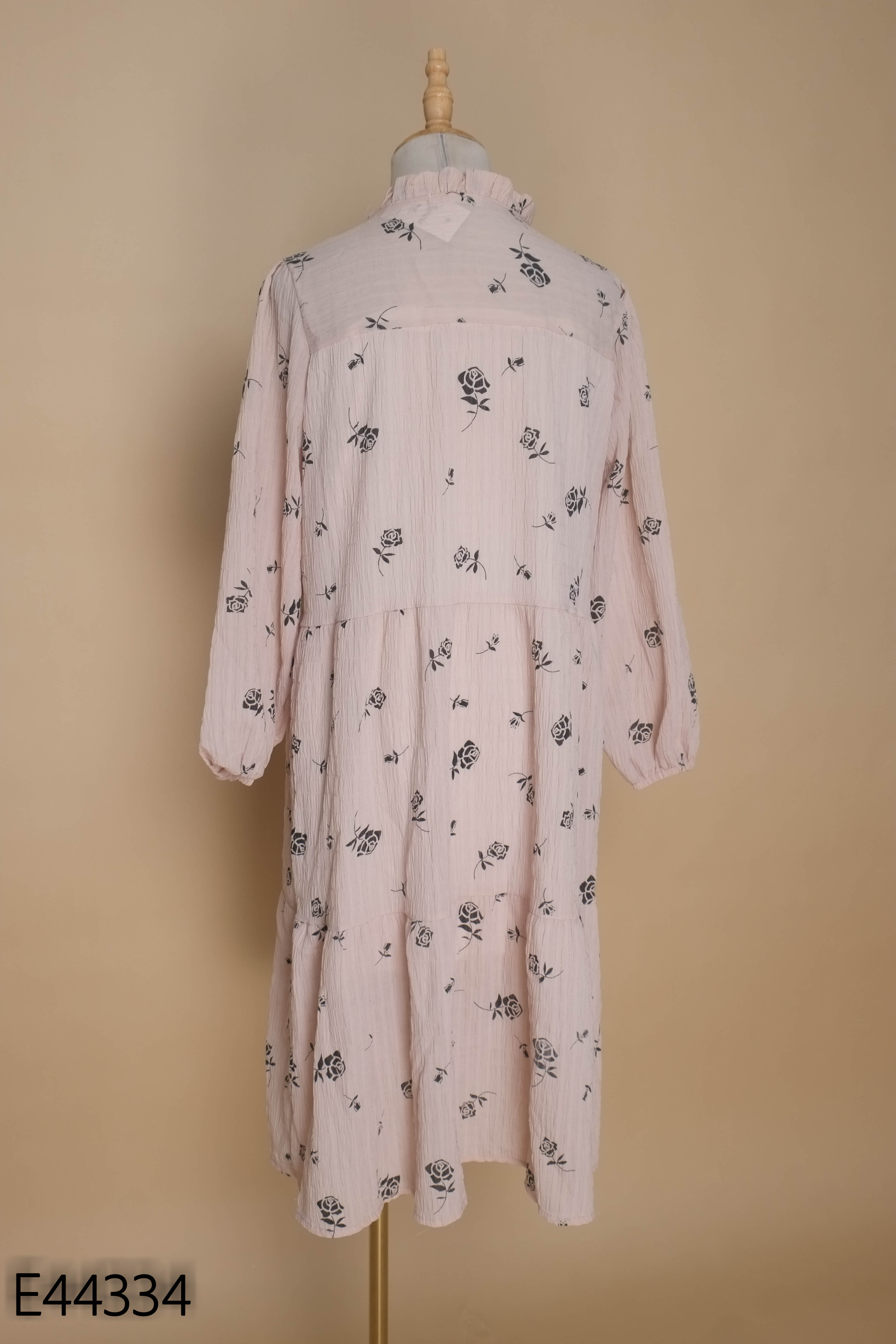Váy babydoll hồng be nhún họa tiết đen