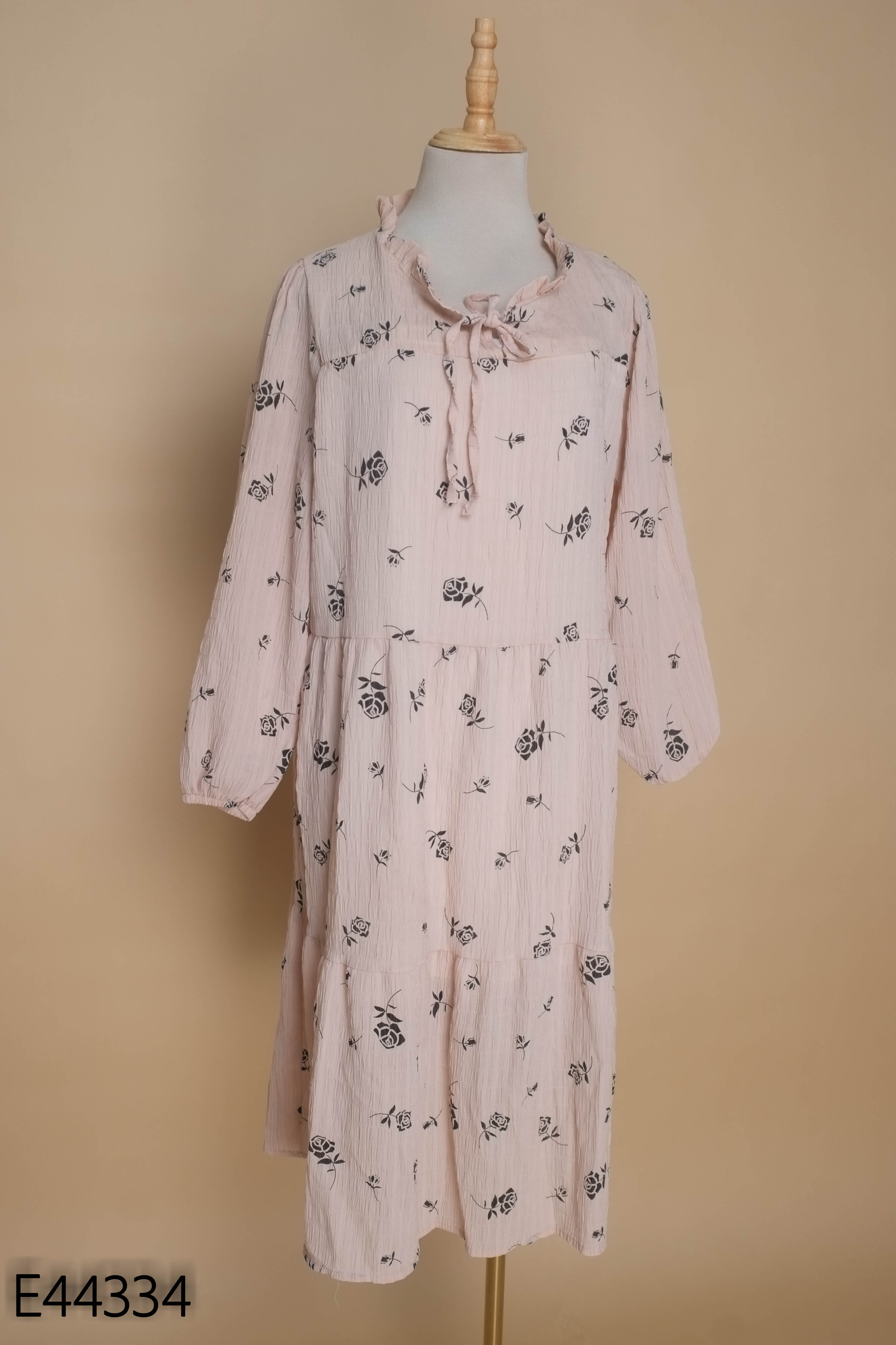 Váy babydoll hồng be nhún họa tiết đen