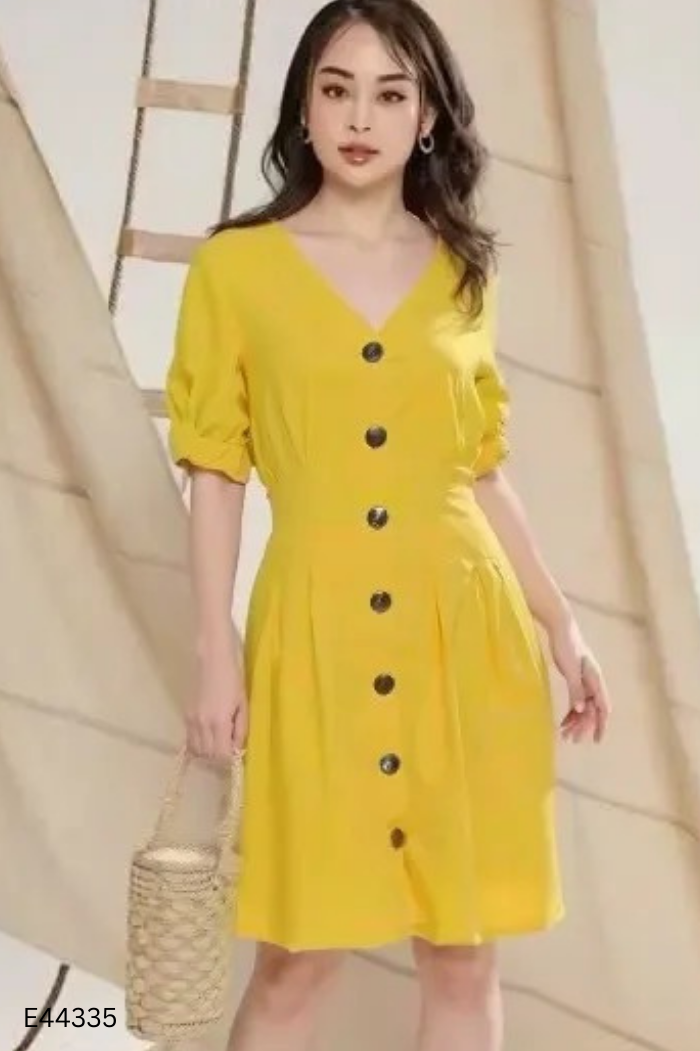 Váy vàng IFU phối cúc
