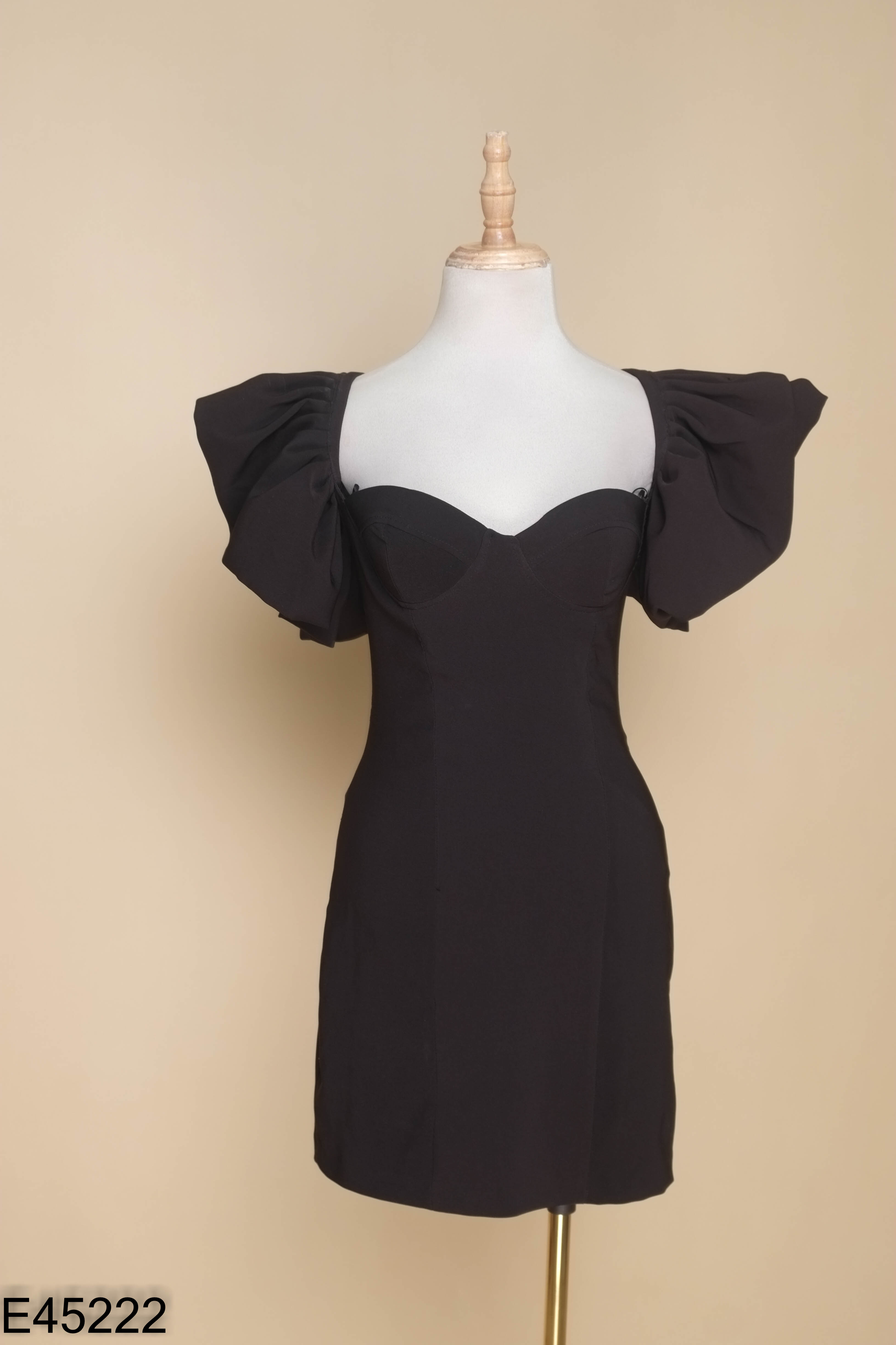 Váy đen ZARA tay phồng