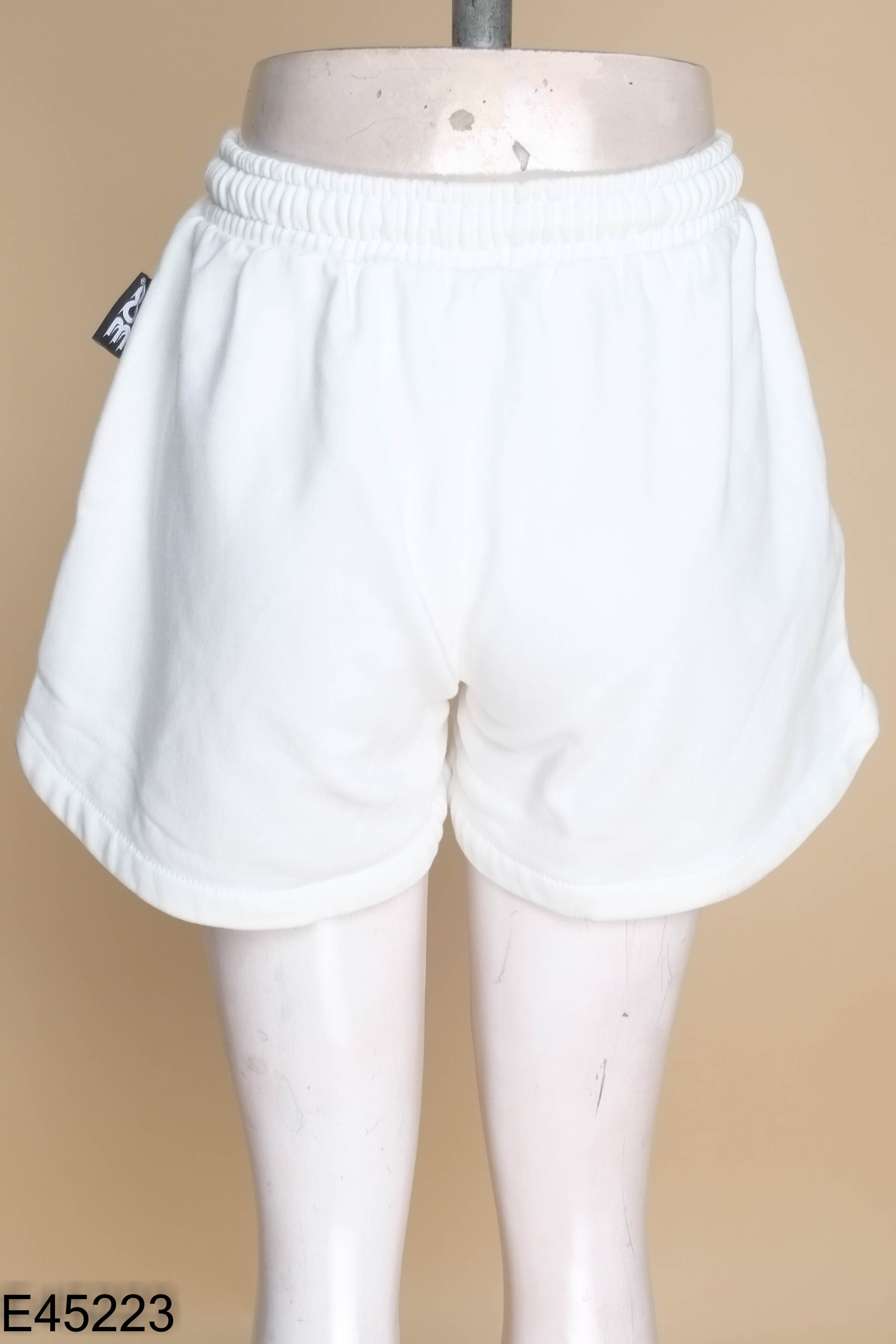 Quần shorts BÒ SỮA trắng in chữ