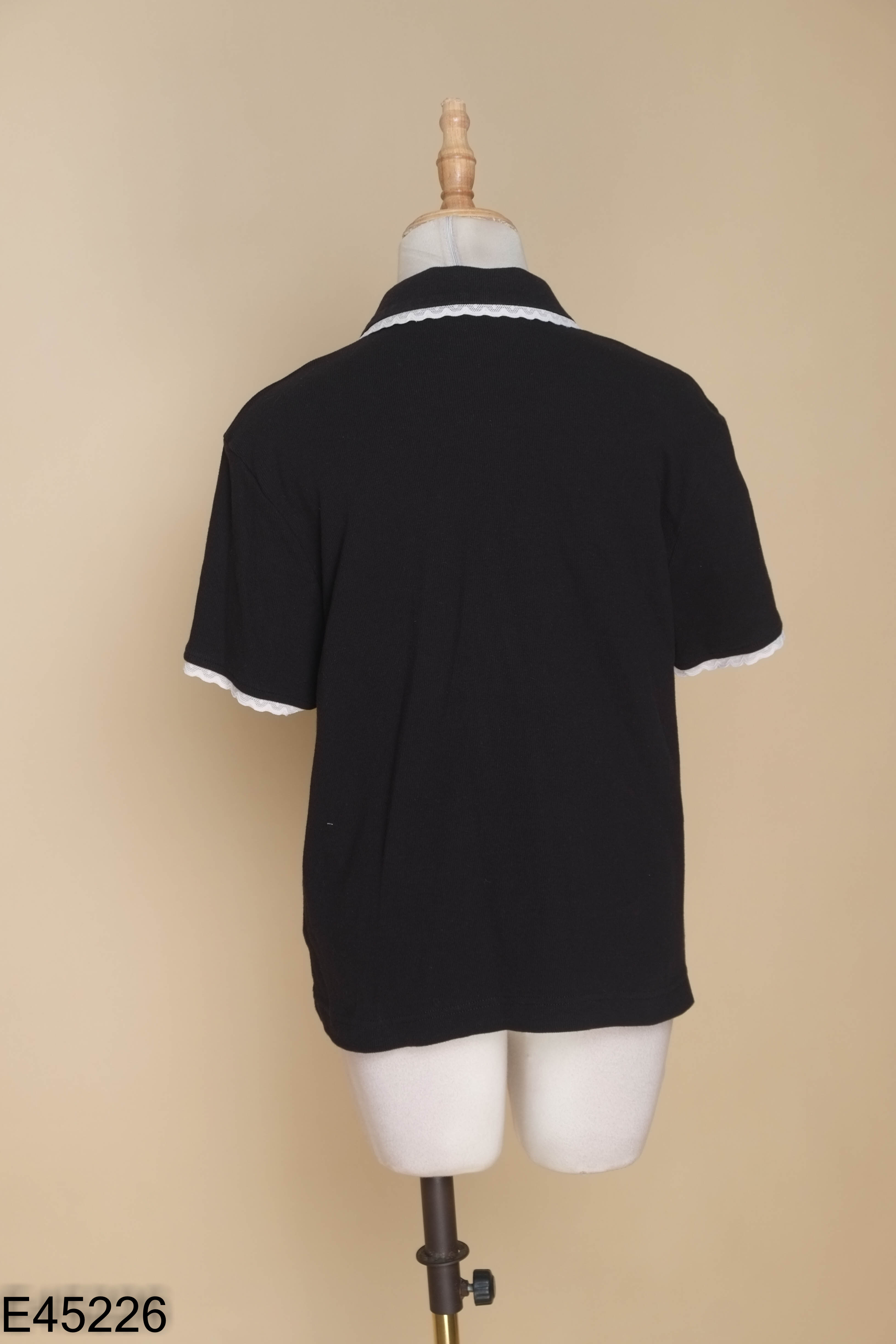 Áo polo đen viền be