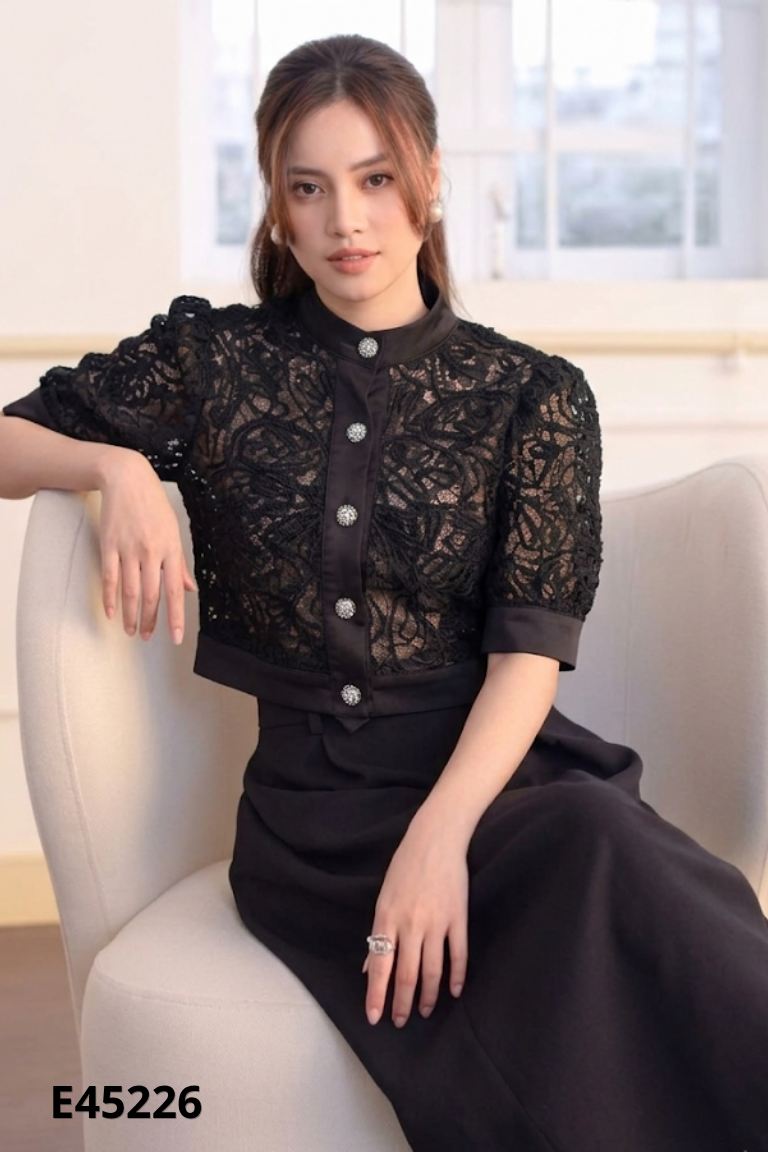 Áo đen tay phồng cúc đá